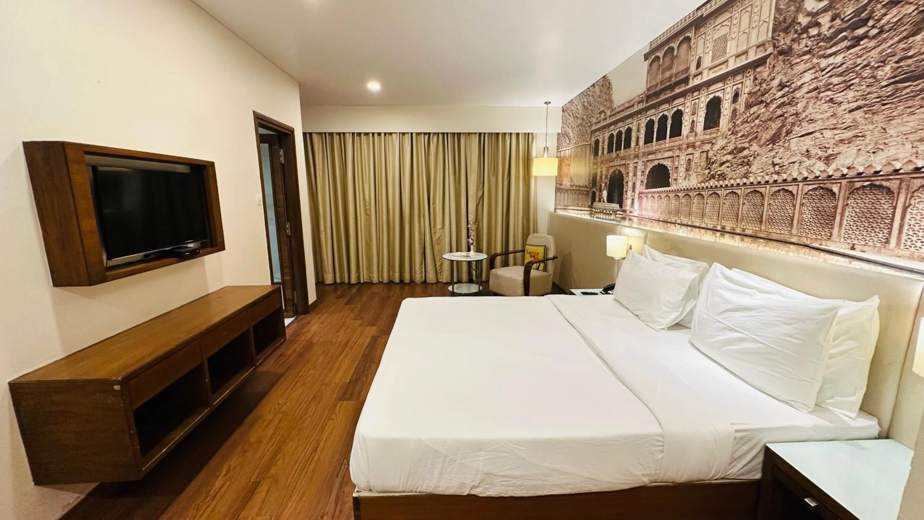 Bedroom, Bed in Regenta Central Jaipur