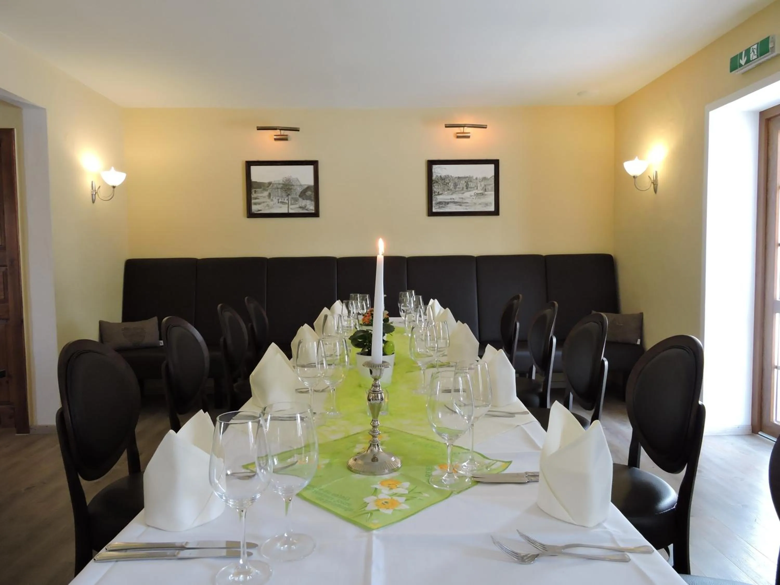 Restaurant/places to eat in Hotel Zum Herrenhaus