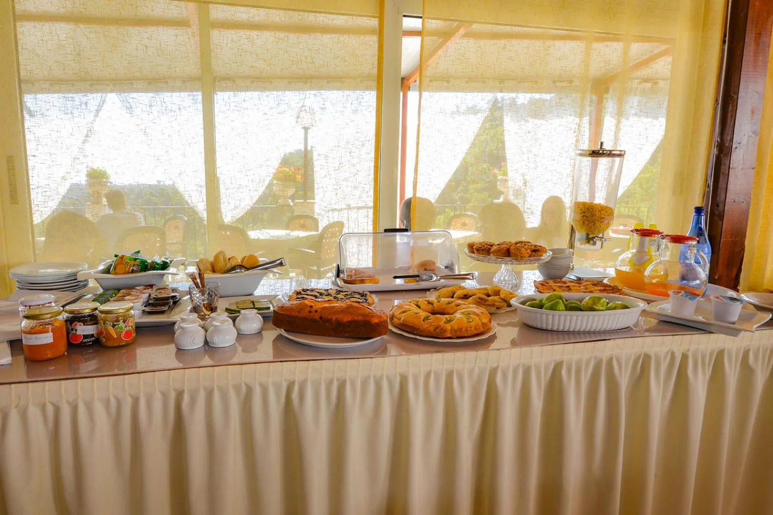 Buffet breakfast in Albergo Godenizzo