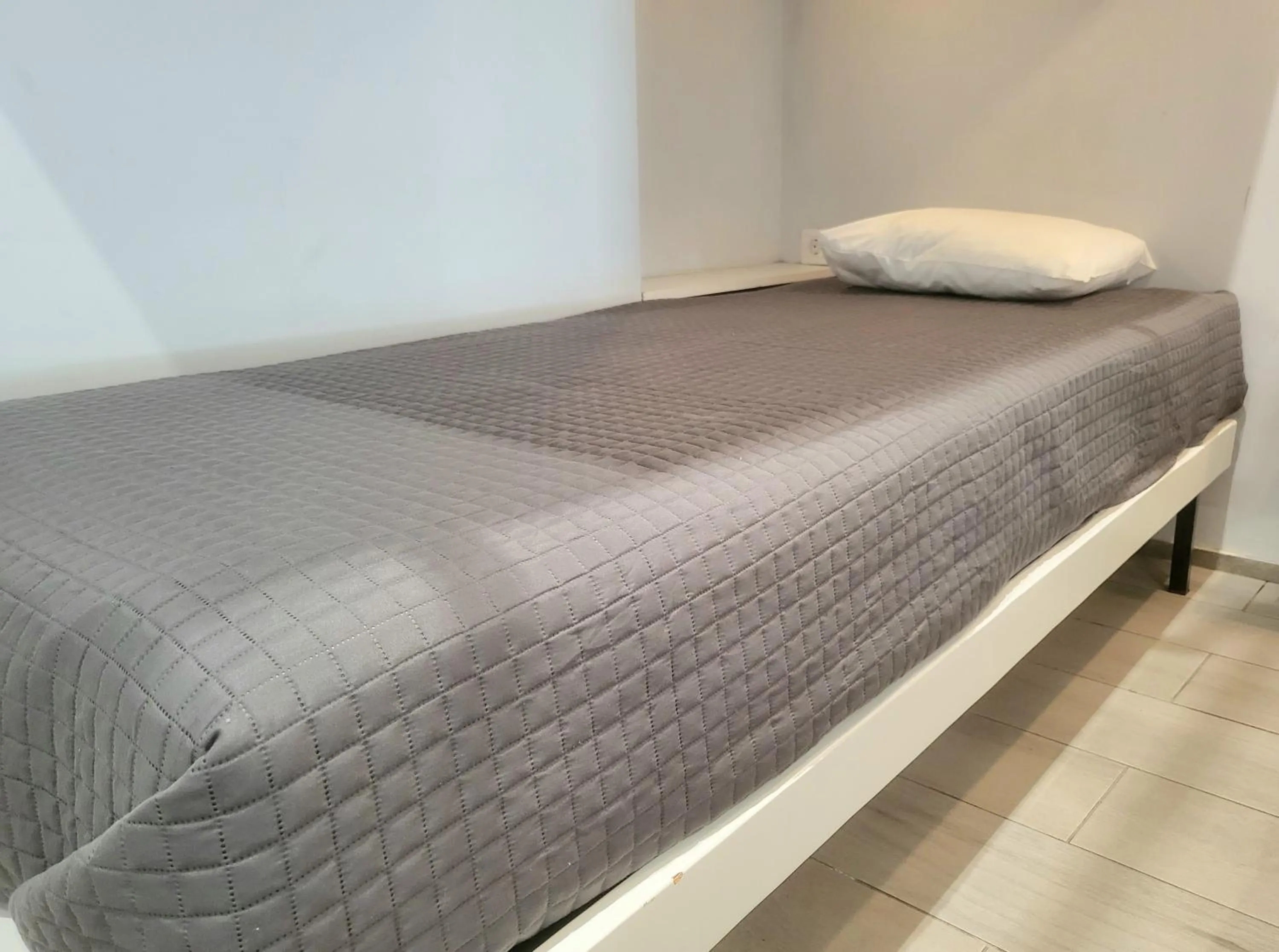 Bedroom, Bed in Equinaturi