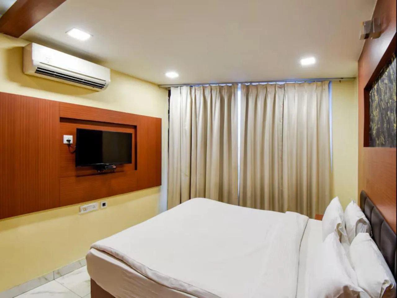 Bedroom, Bed in Hotel Sawood International