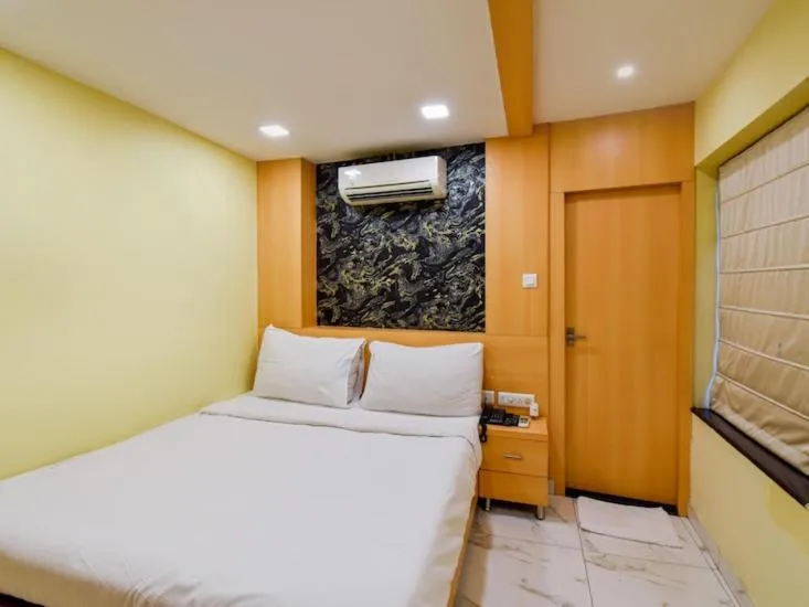 air conditioner, Bed in Hotel Sawood International