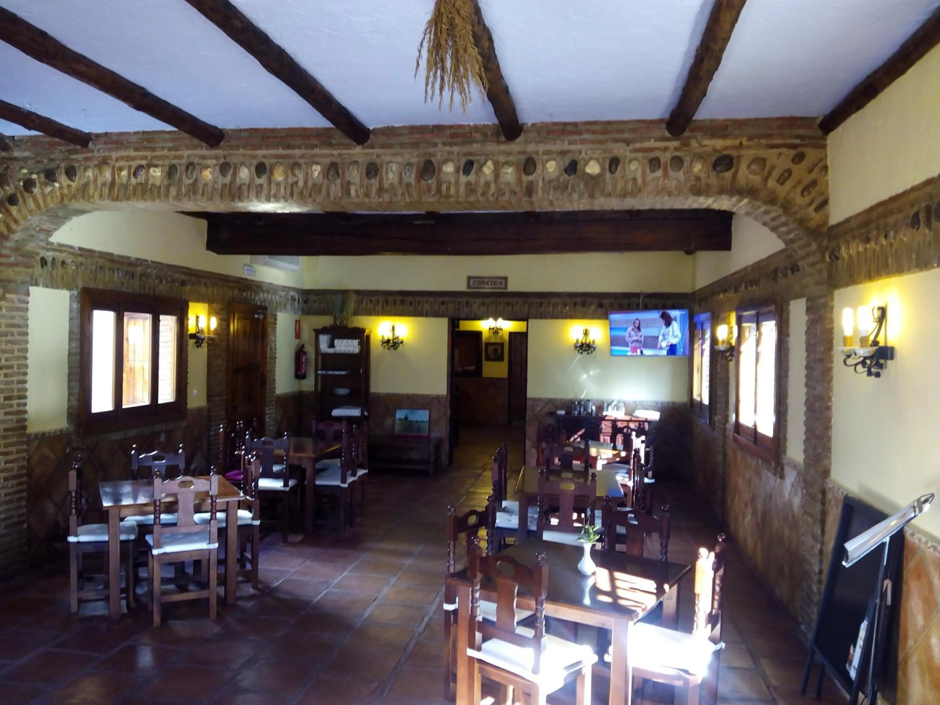 Restaurant/places to eat in Hotel Restaurante Las Buitreras