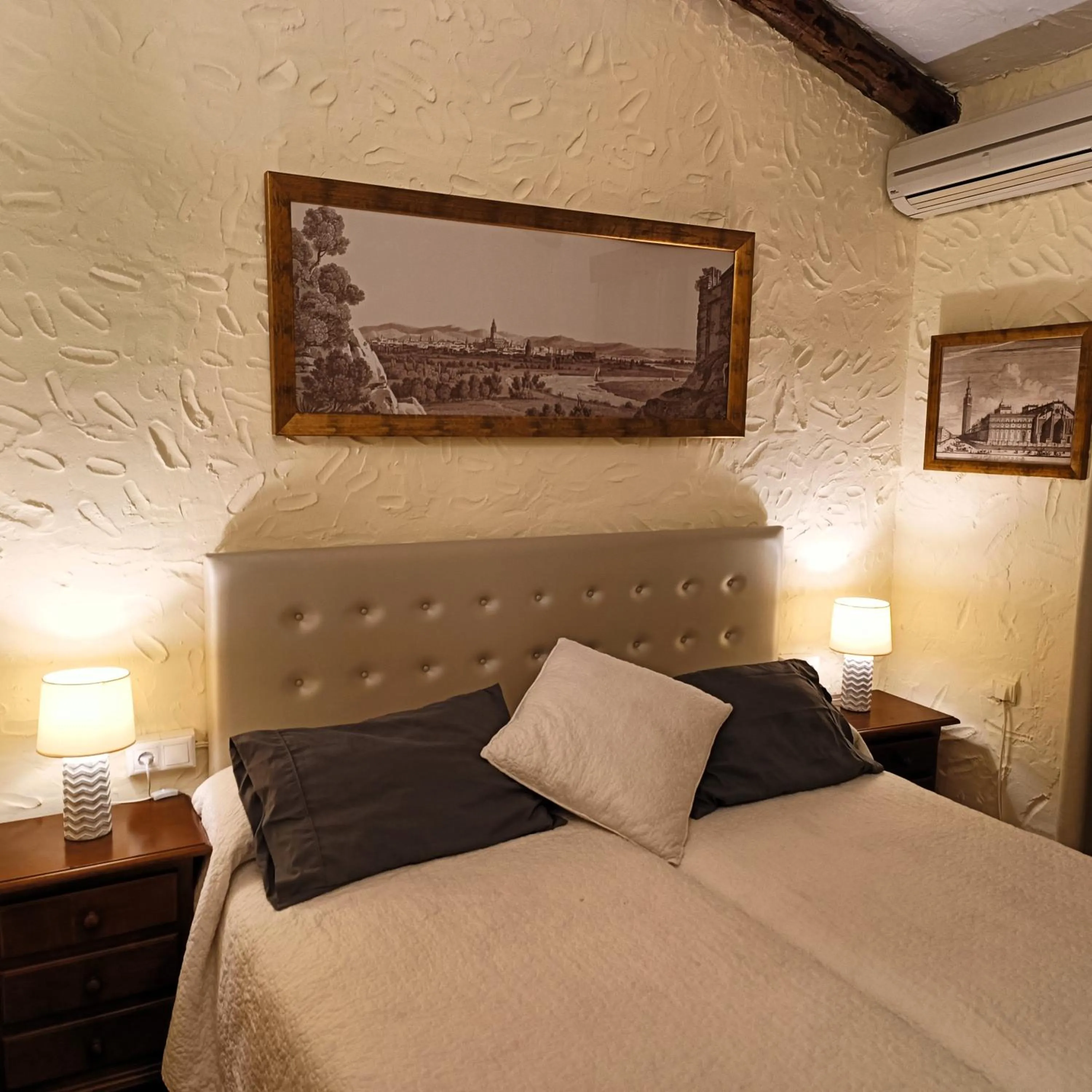 Bed in Hotel Restaurante Las Buitreras