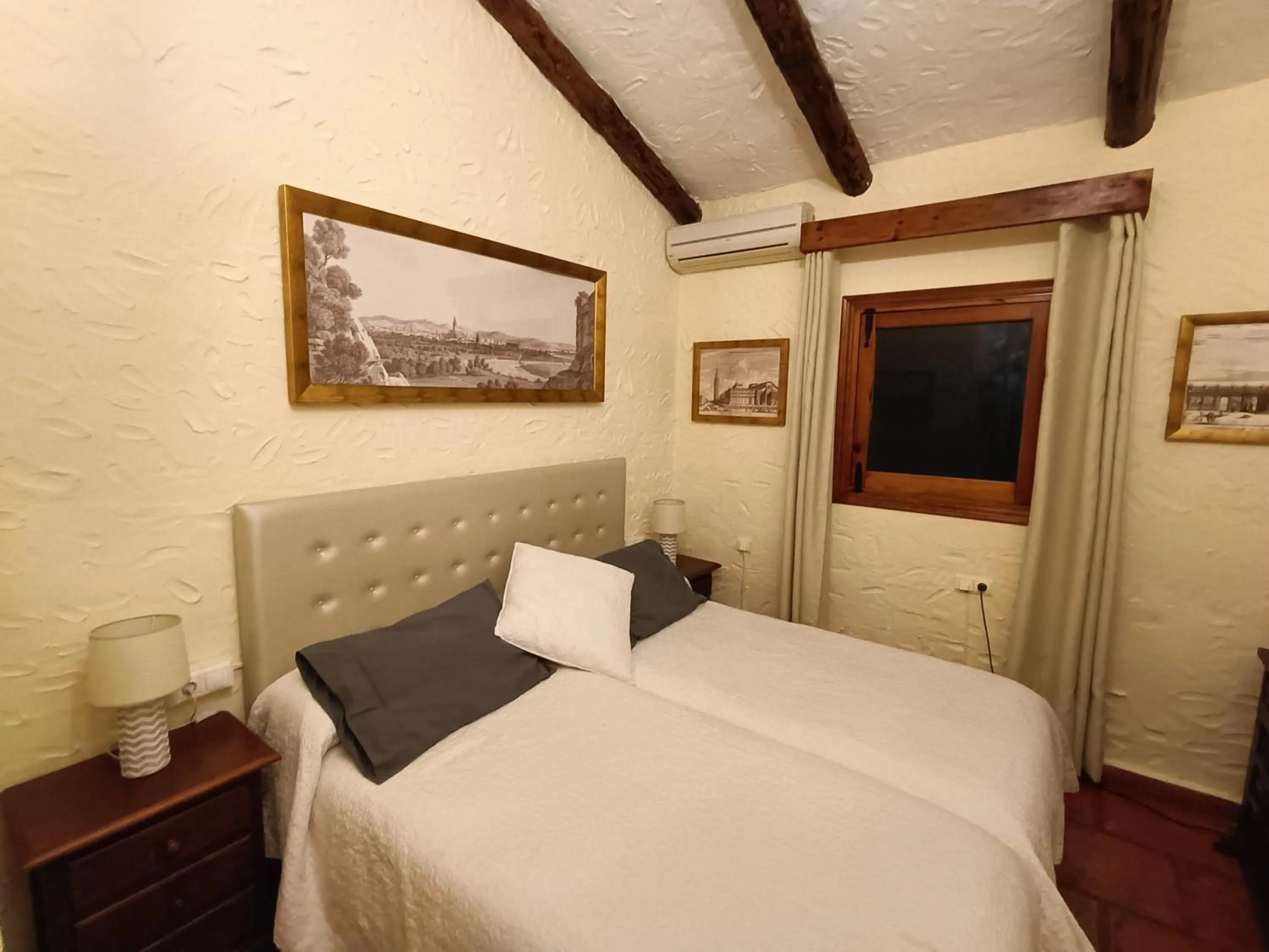 Bed in Hotel Restaurante Las Buitreras