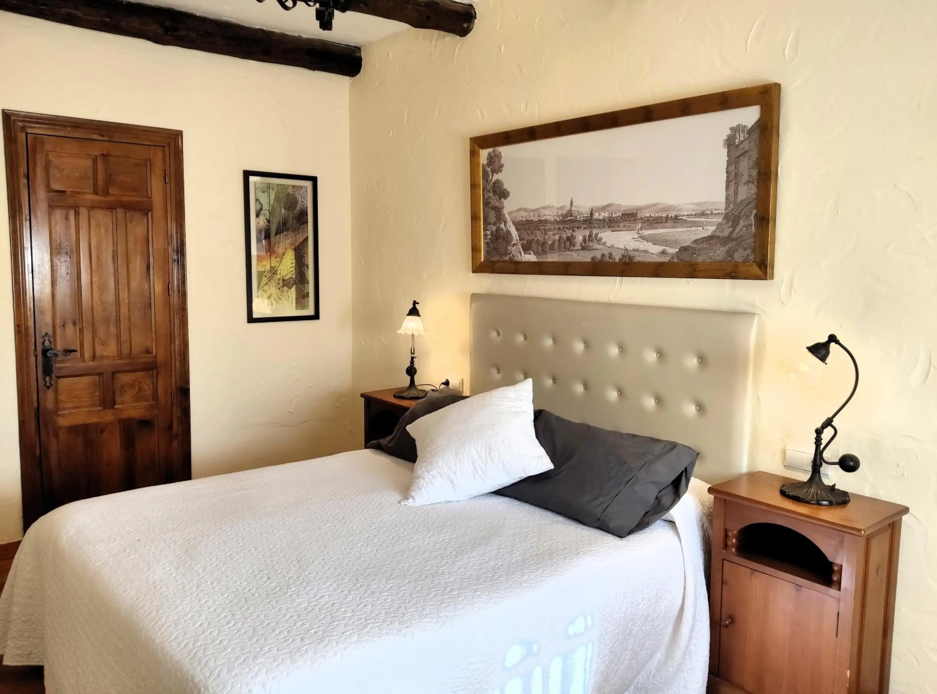 Bed in Hotel Restaurante Las Buitreras