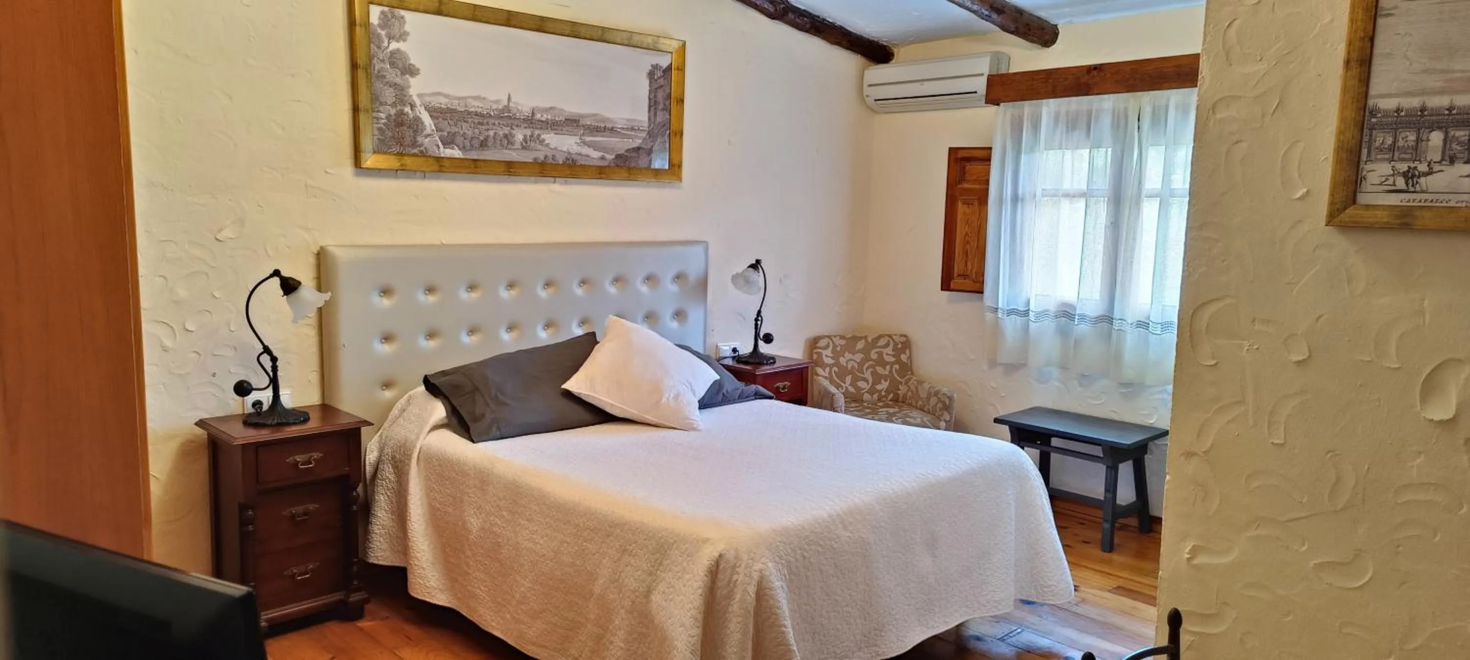 Bed in Hotel Restaurante Las Buitreras