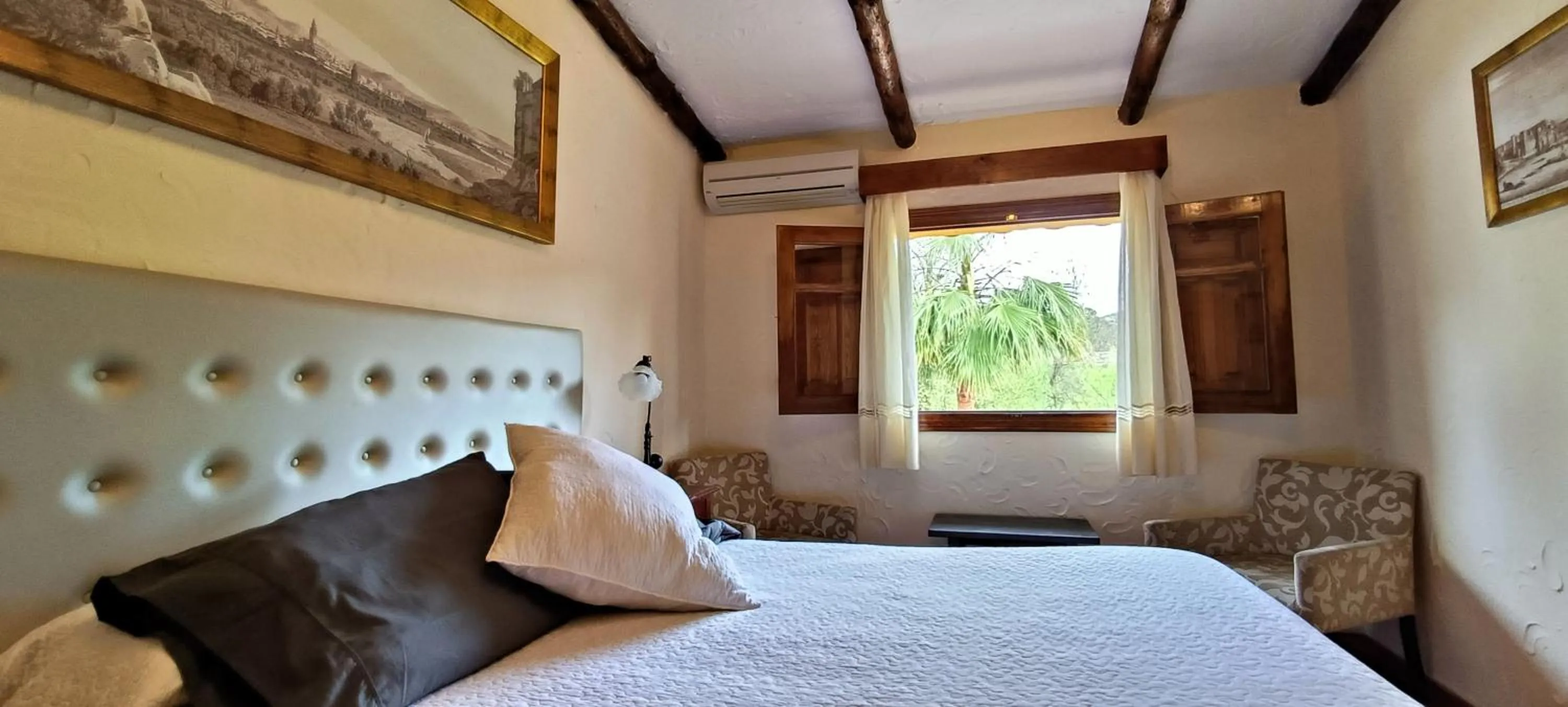 Bed in Hotel Restaurante Las Buitreras