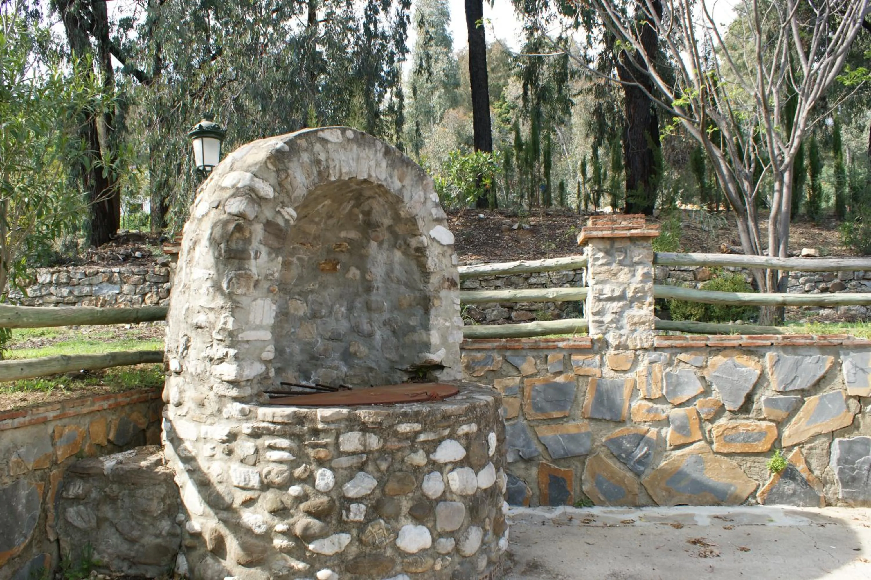 Garden in Hotel Restaurante Las Buitreras