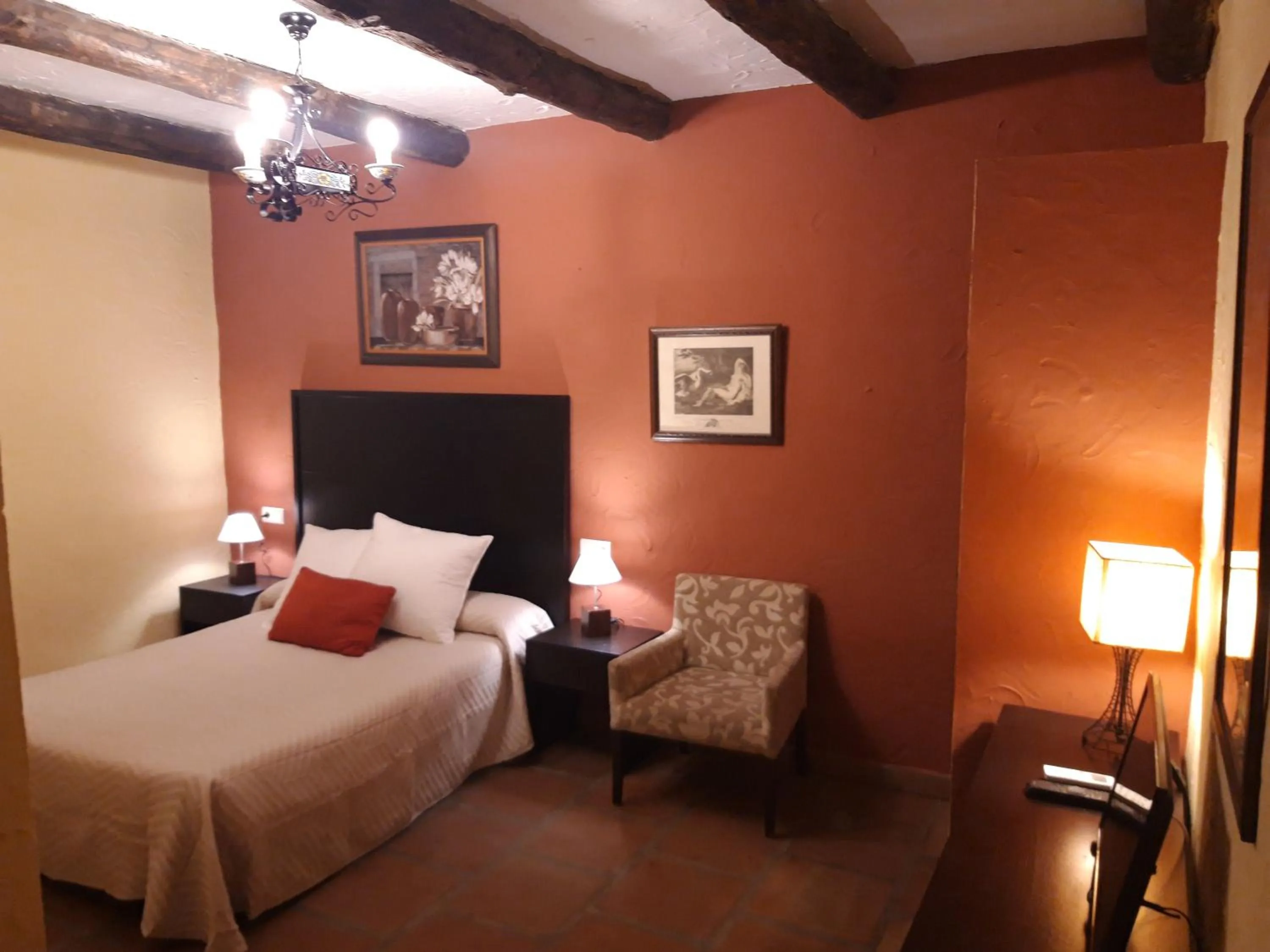Photo of the whole room, Bed in Hotel Restaurante Las Buitreras