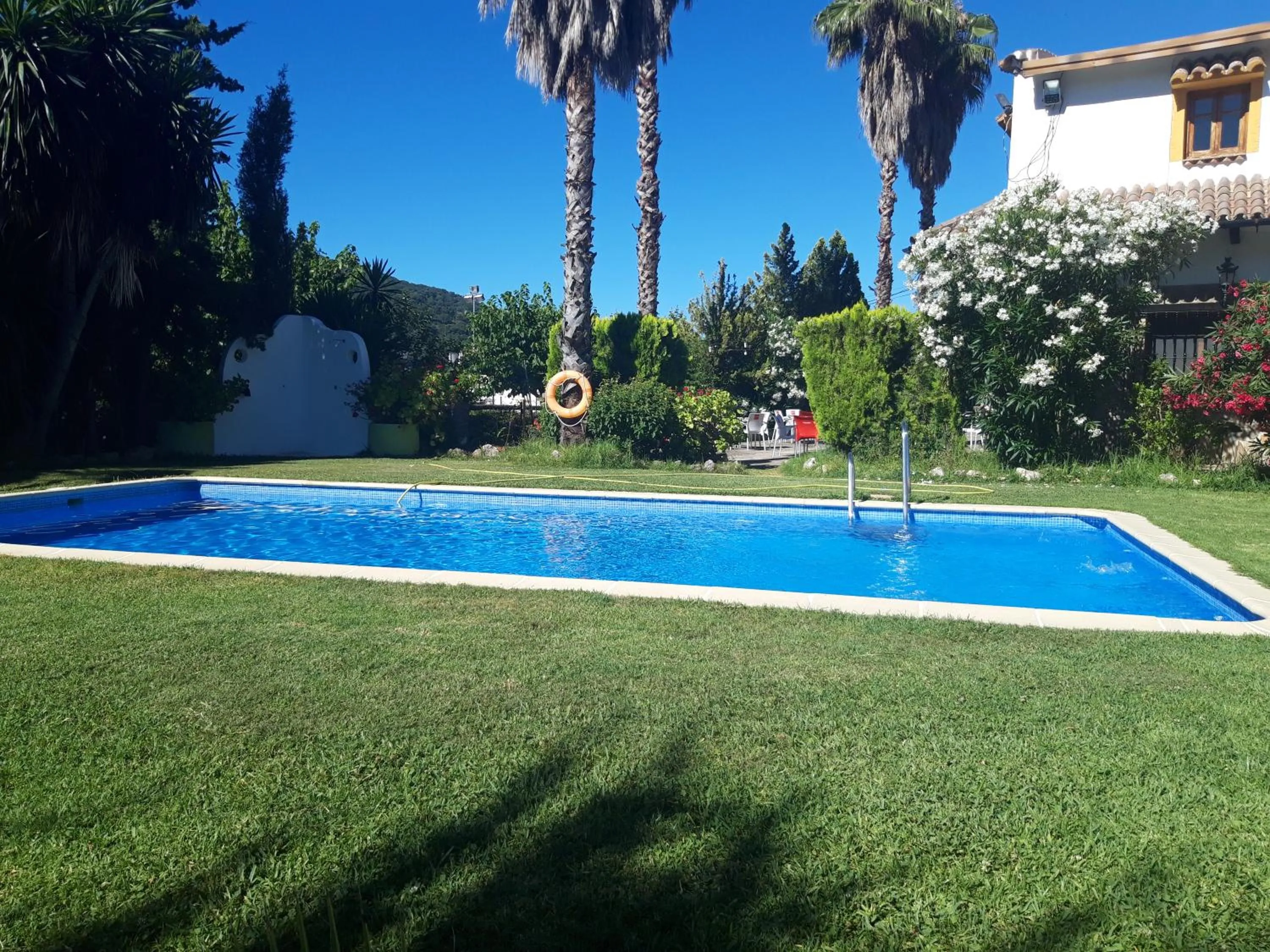Swimming pool in Hotel Restaurante Las Buitreras