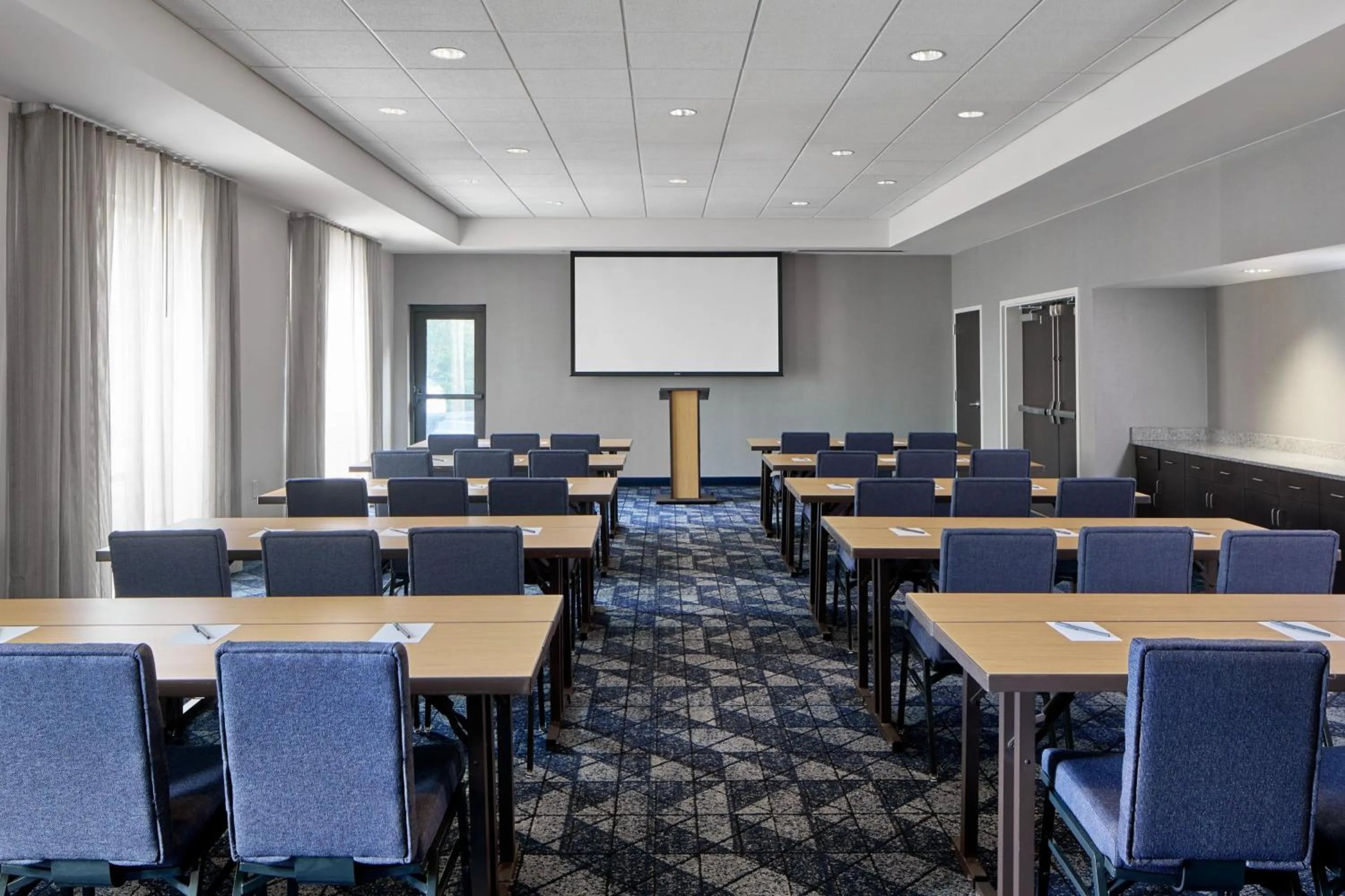 Meeting/conference room in Courtyard by Marriott Atlanta NE/Duluth Sugarloaf