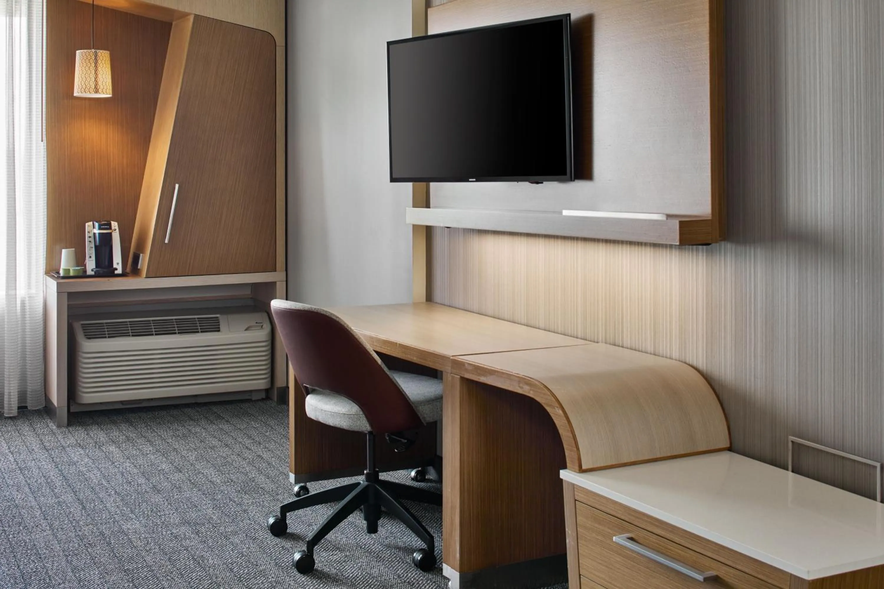 Photo of the whole room in Courtyard by Marriott Atlanta NE/Duluth Sugarloaf