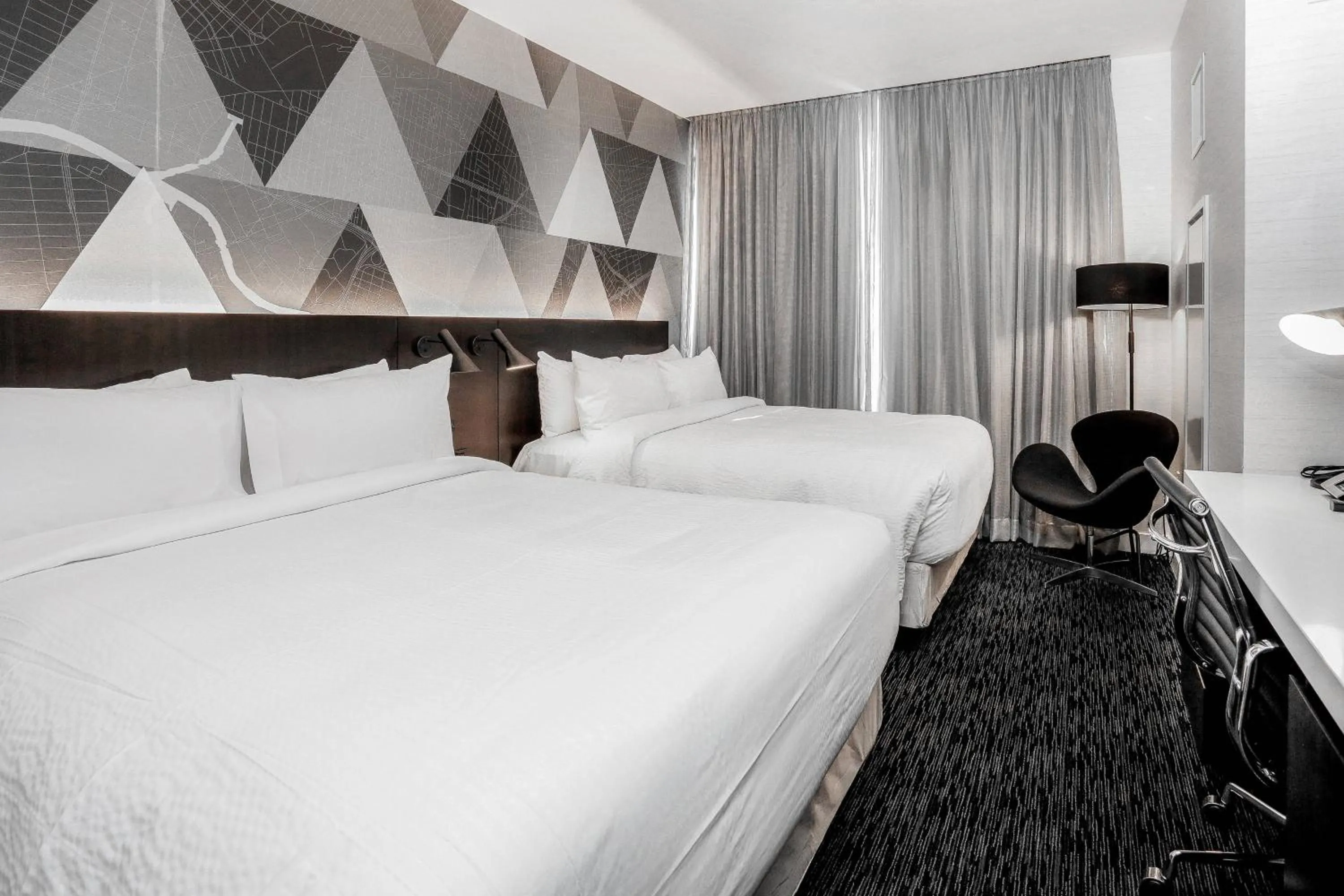 Photo of the whole room, Bed in Courtyard by Marriott Long Island City/New York Manhattan View