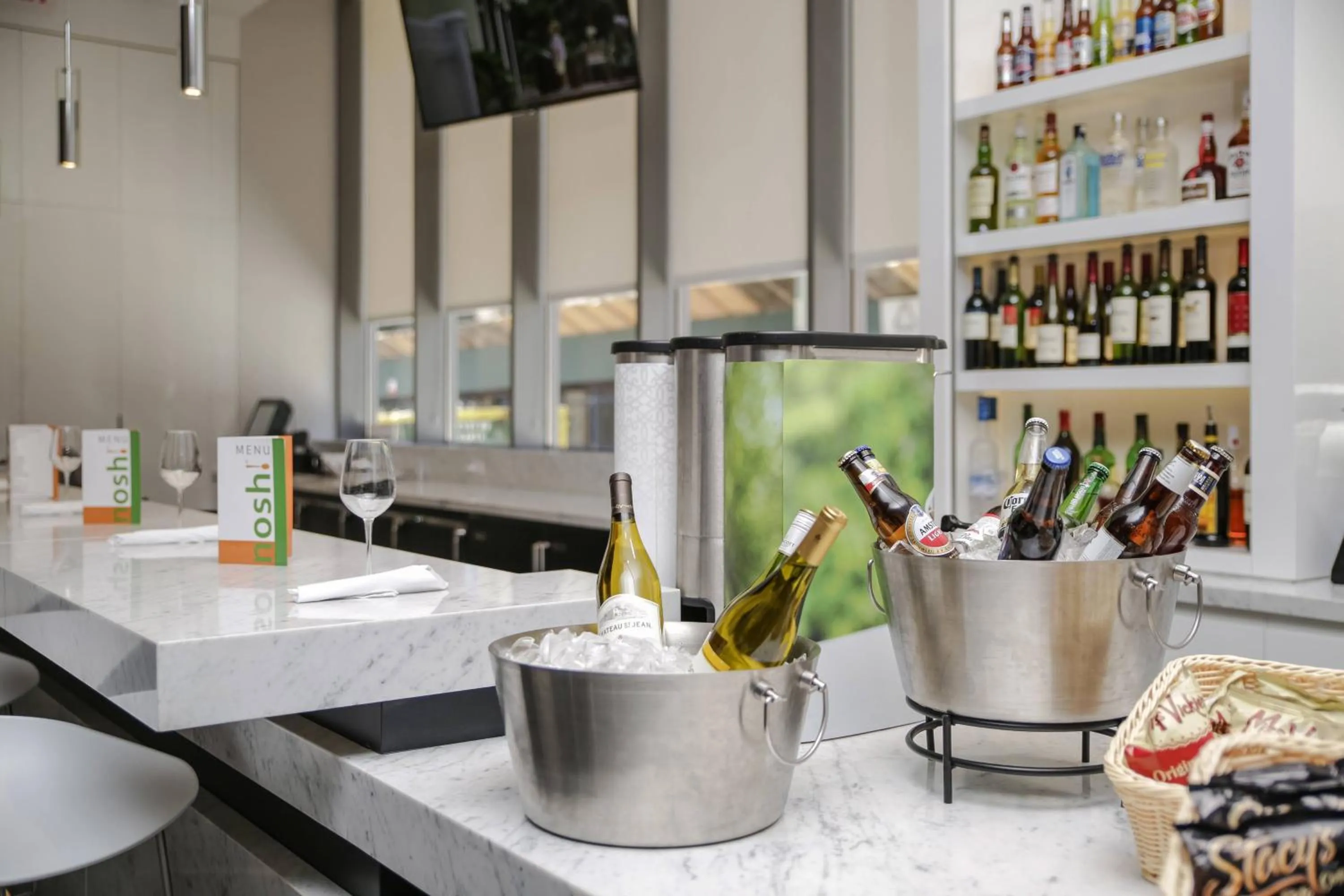 Lounge or bar in Courtyard by Marriott Long Island City/New York Manhattan View