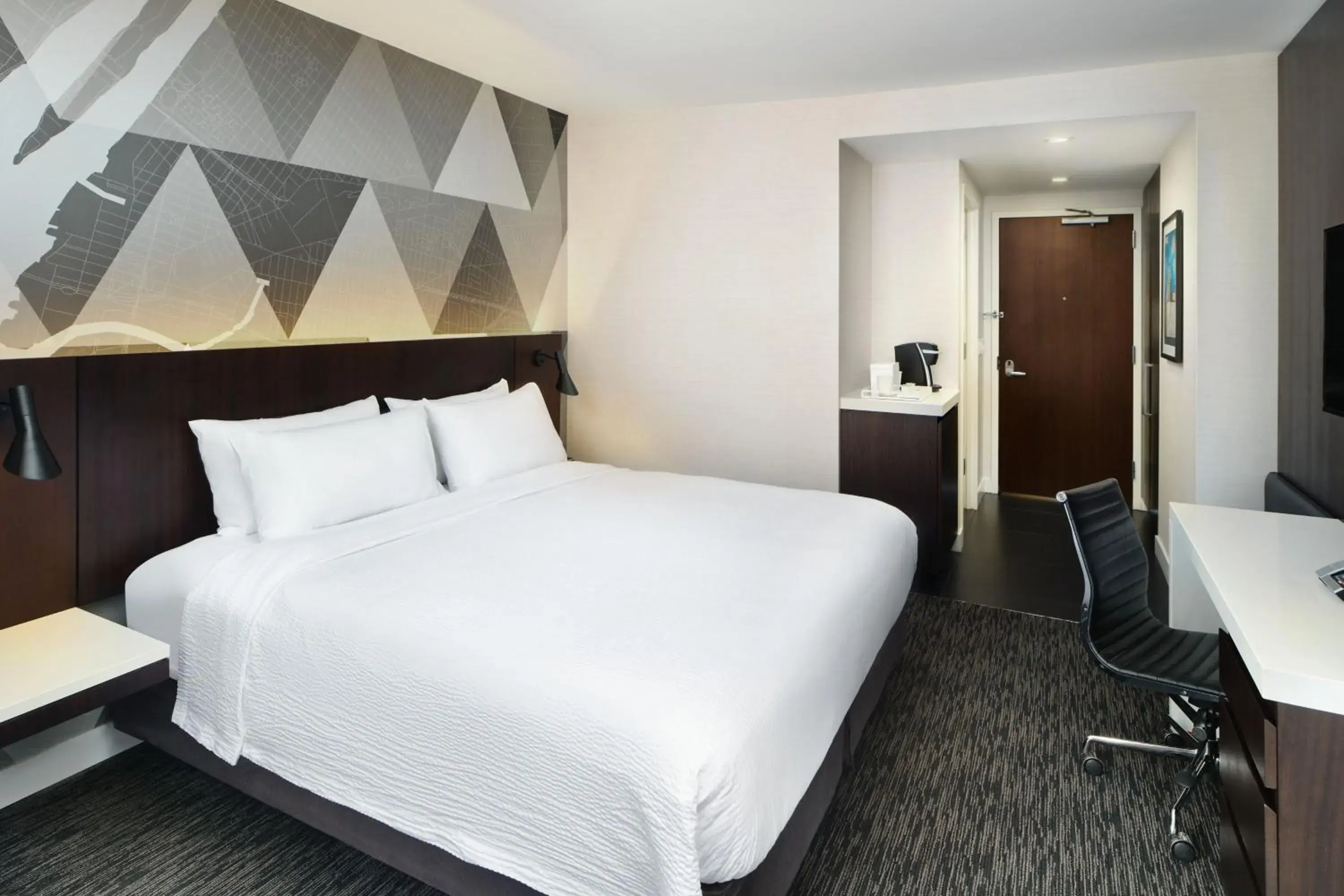 King Room in Courtyard by Marriott Long Island City/New York Manhattan View King Room in Courtyard by Marriott Long Island City/New York Manhattan View