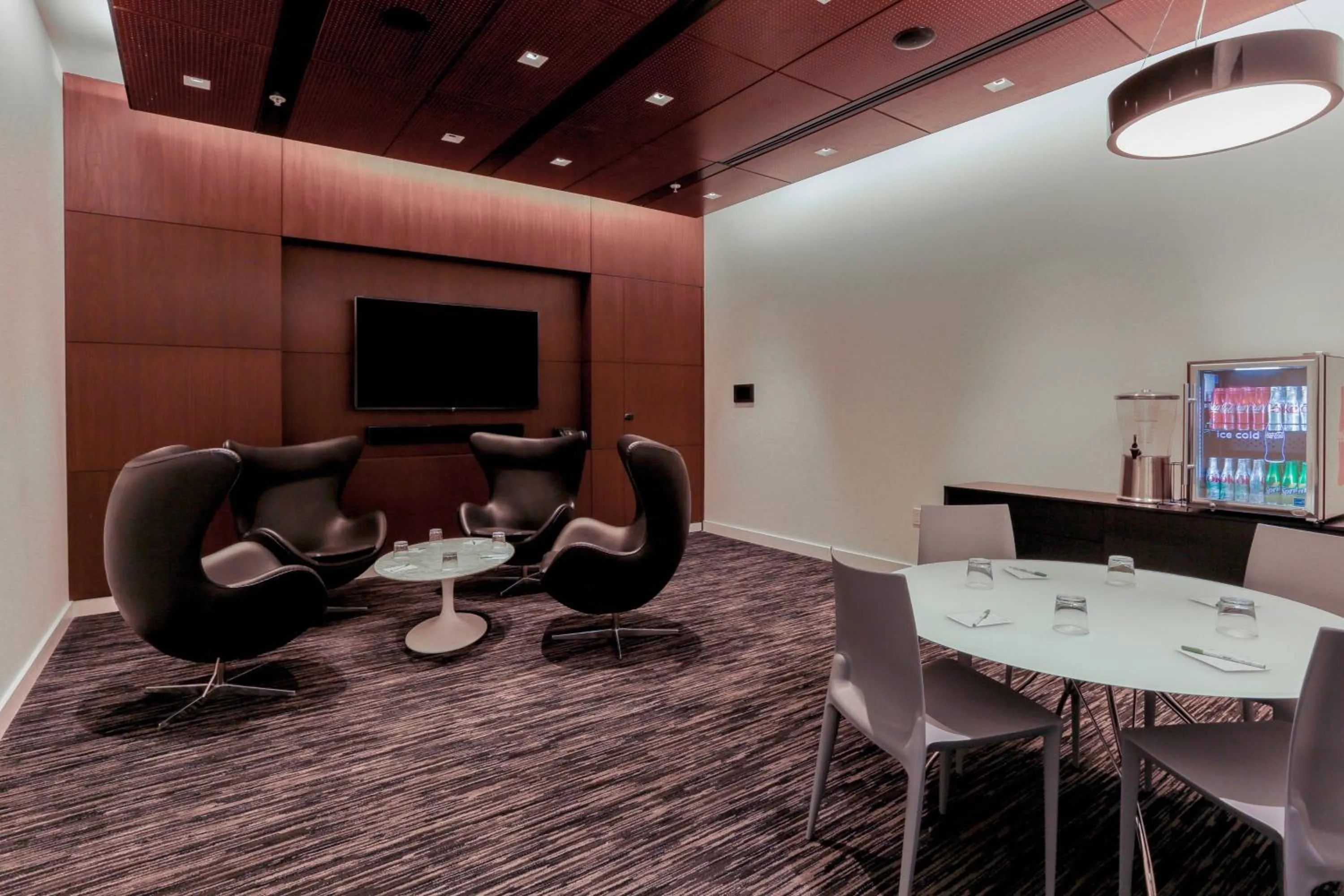 Meeting/conference room in Courtyard by Marriott Long Island City/New York Manhattan View