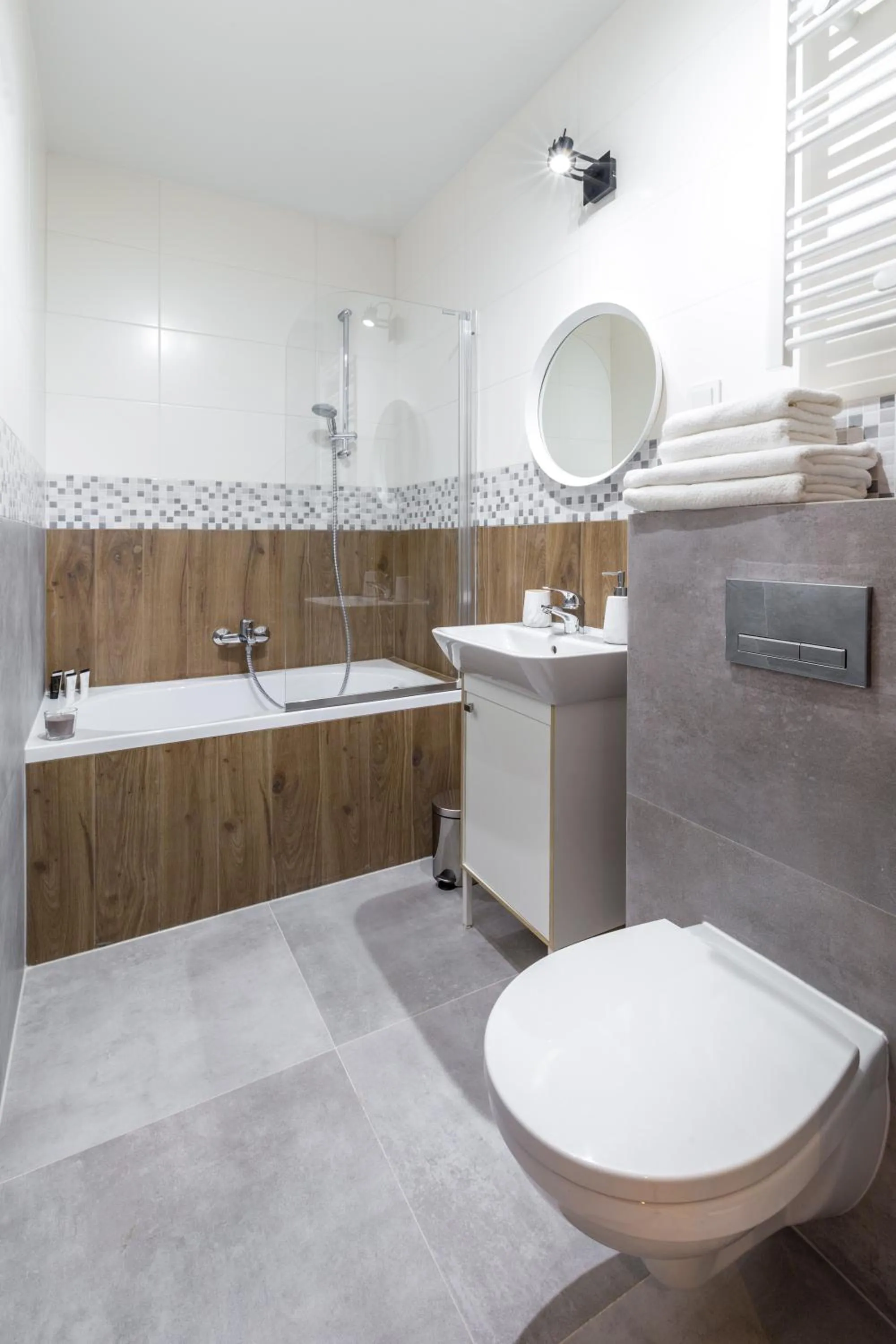 Shower in Wawel Cracow Old City Apartments - Friendhouse Apartments