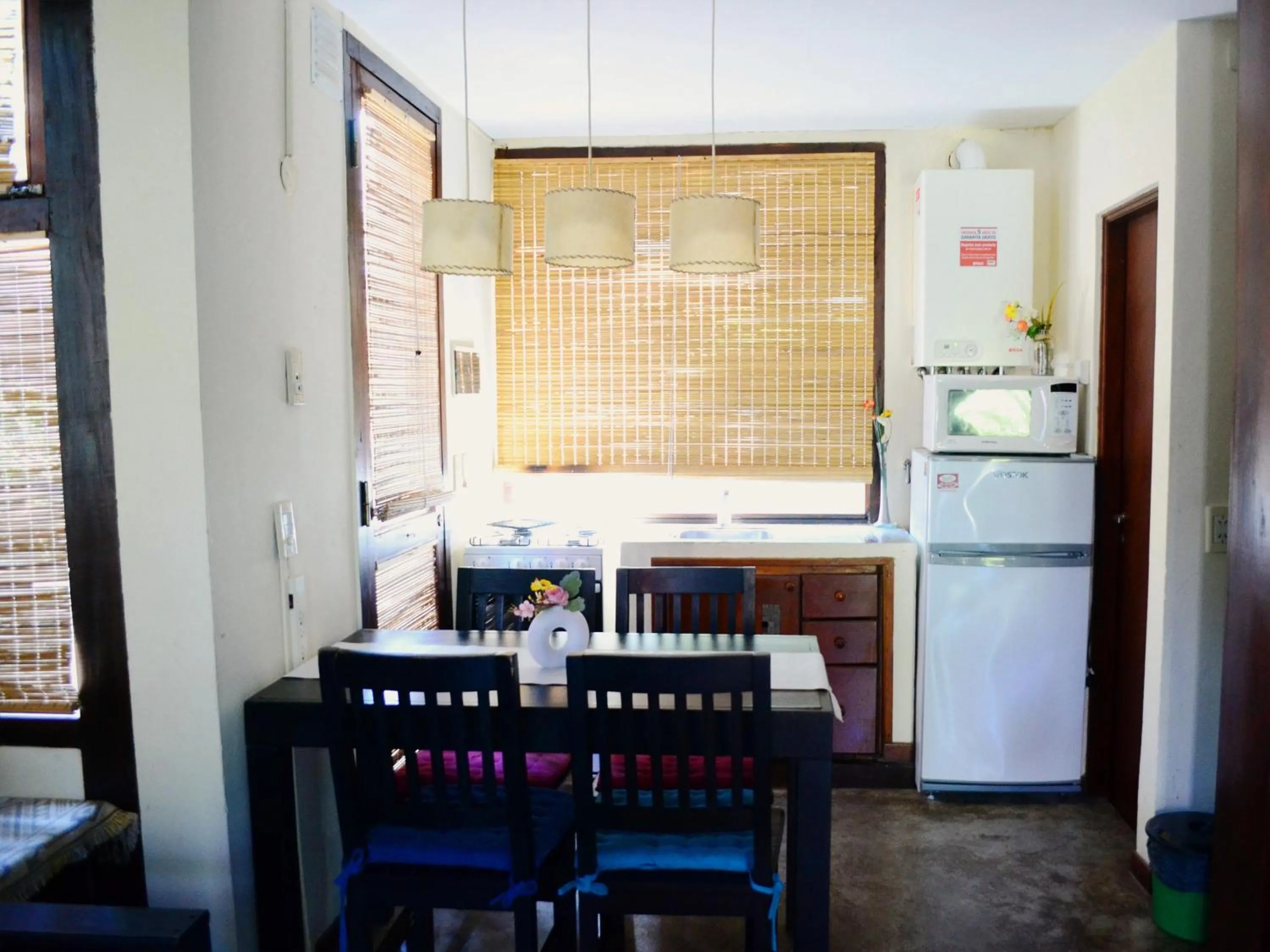 Kitchen or kitchenette in Altos Medanos Cabañas & Club de Bosque