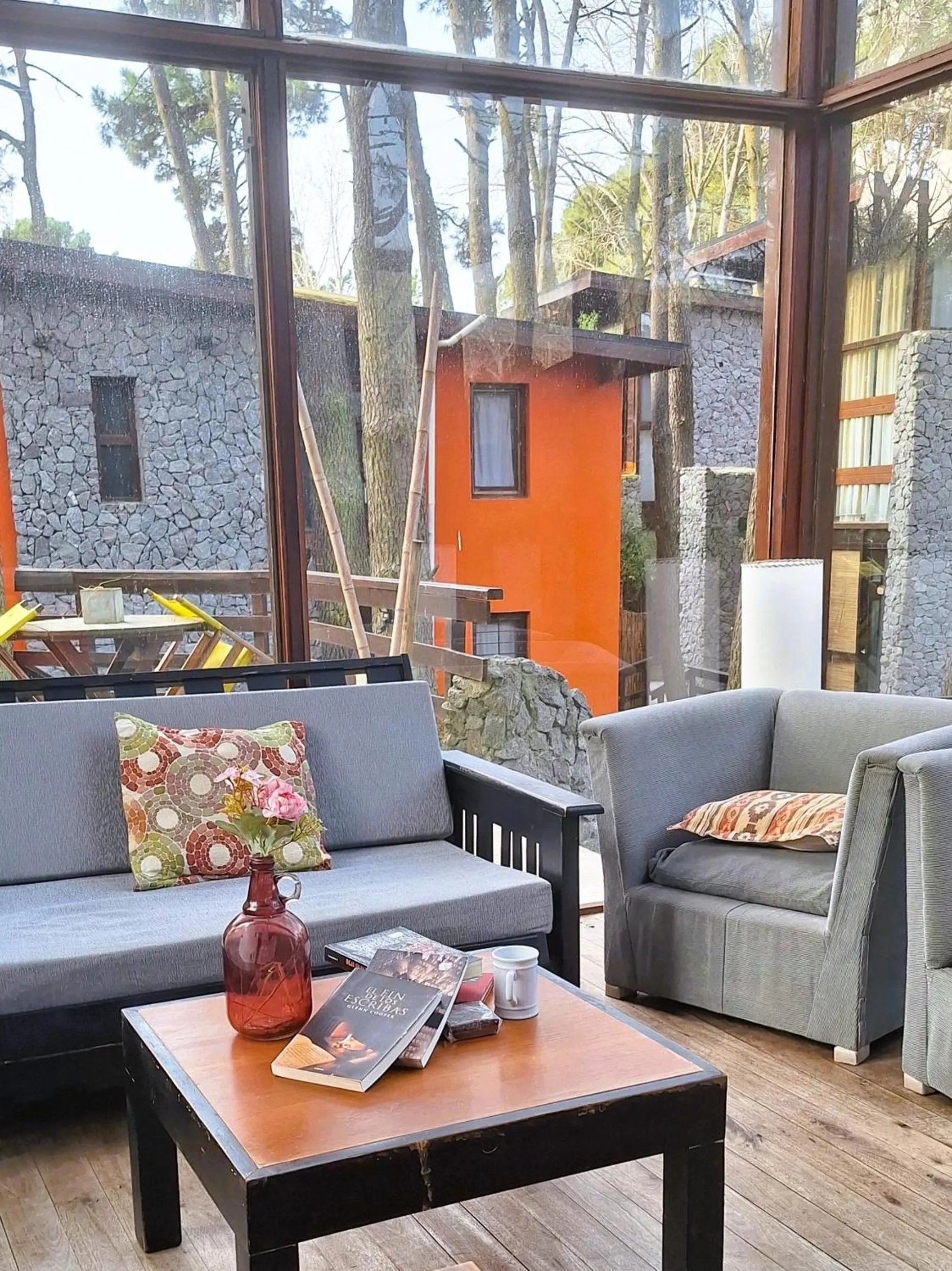 Communal lounge/ TV room in Altos Medanos Cabañas & Club de Bosque
