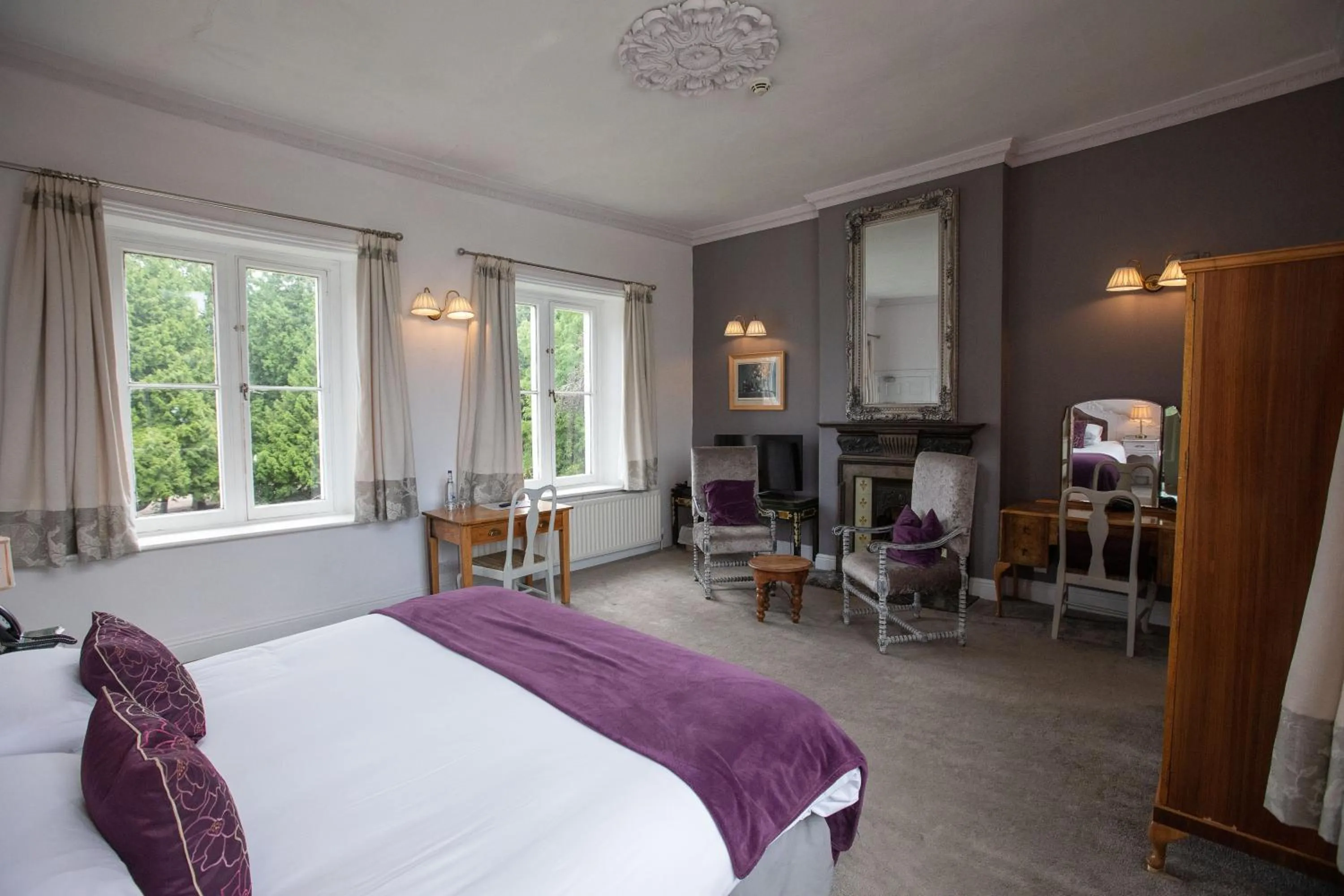 Photo of the whole room, Bed in Grafton Manor Hotel