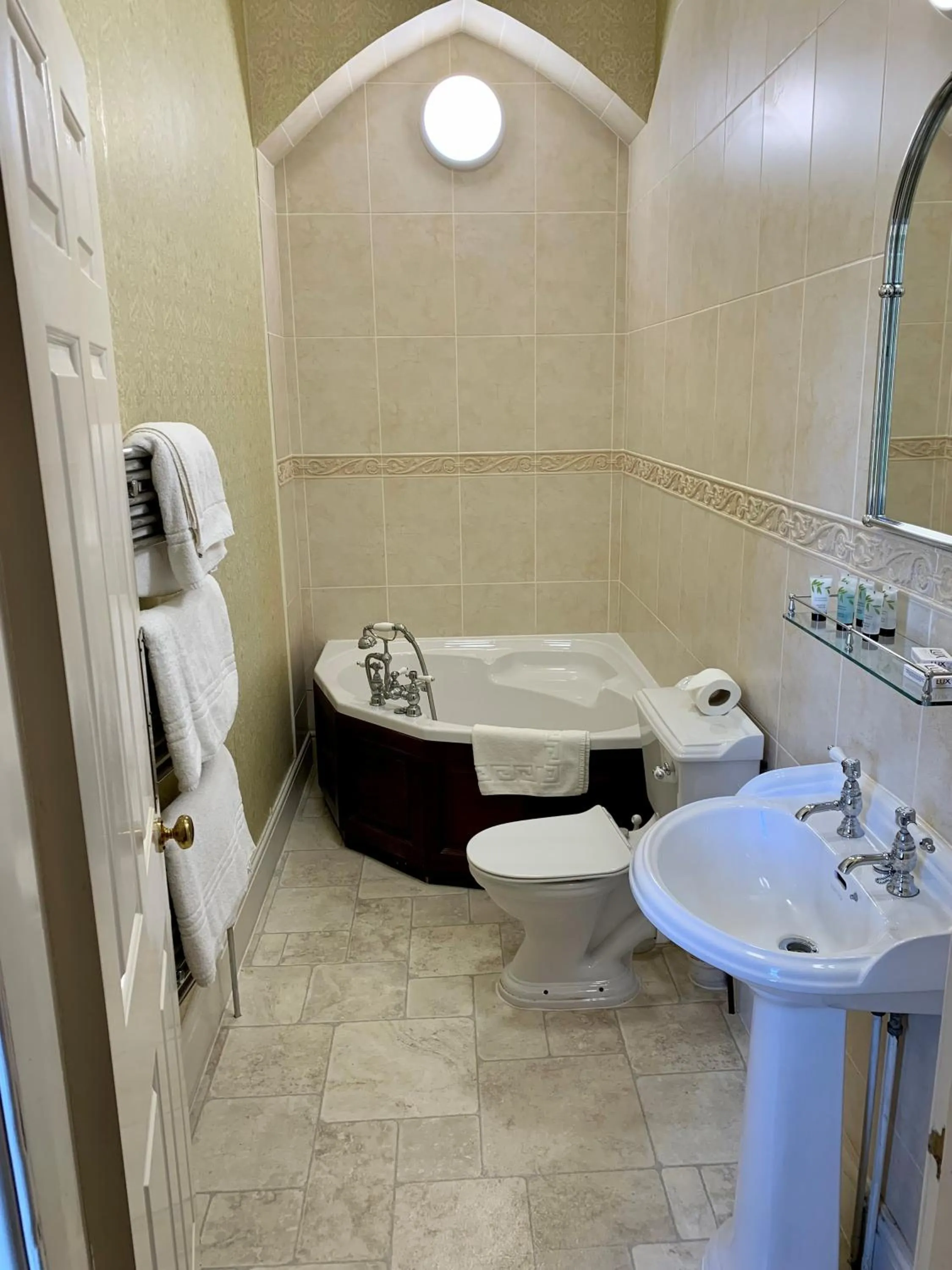 Bathroom in Grafton Manor Hotel