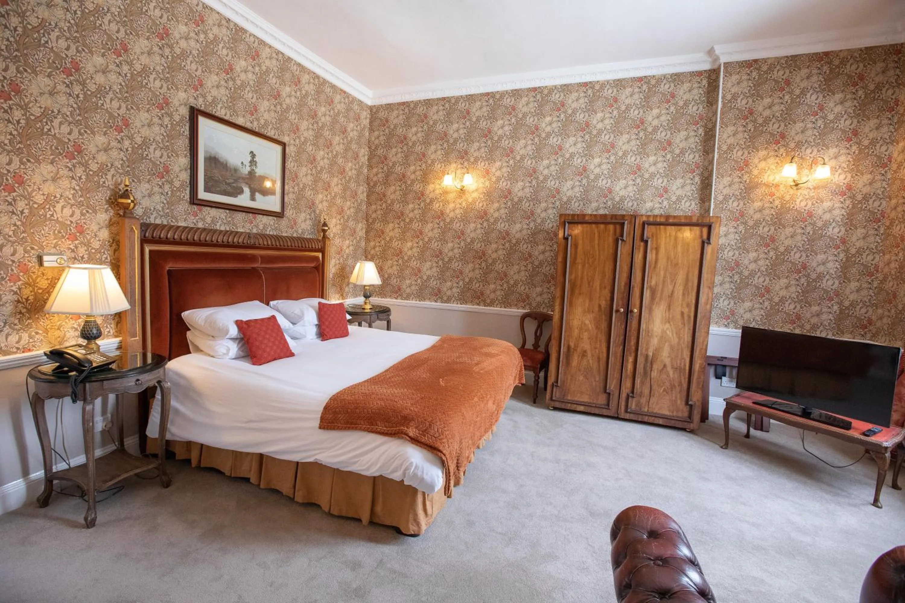 Photo of the whole room, Bed in Grafton Manor Hotel