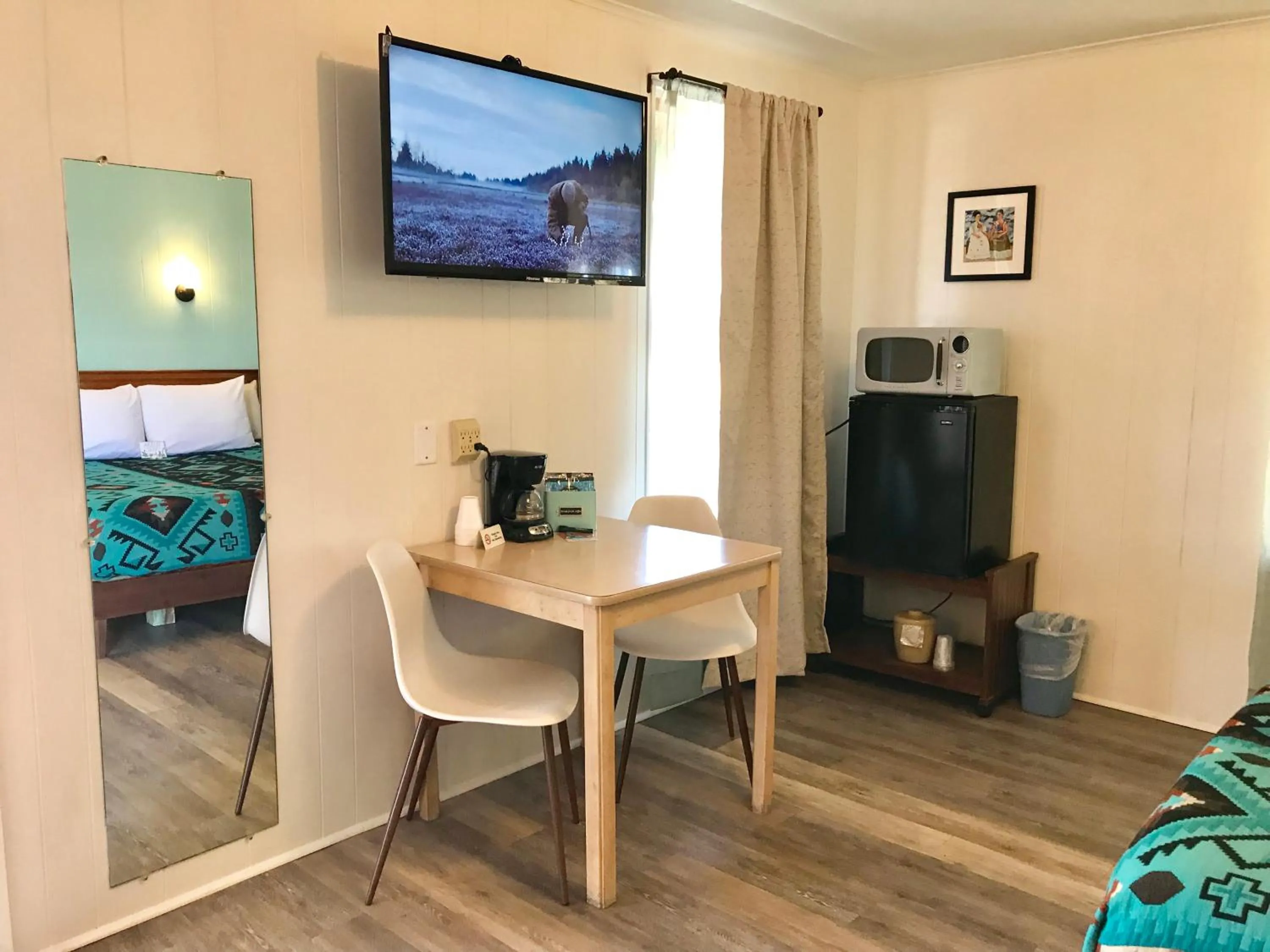 Dining area in Hotel Kitsmiller on Main