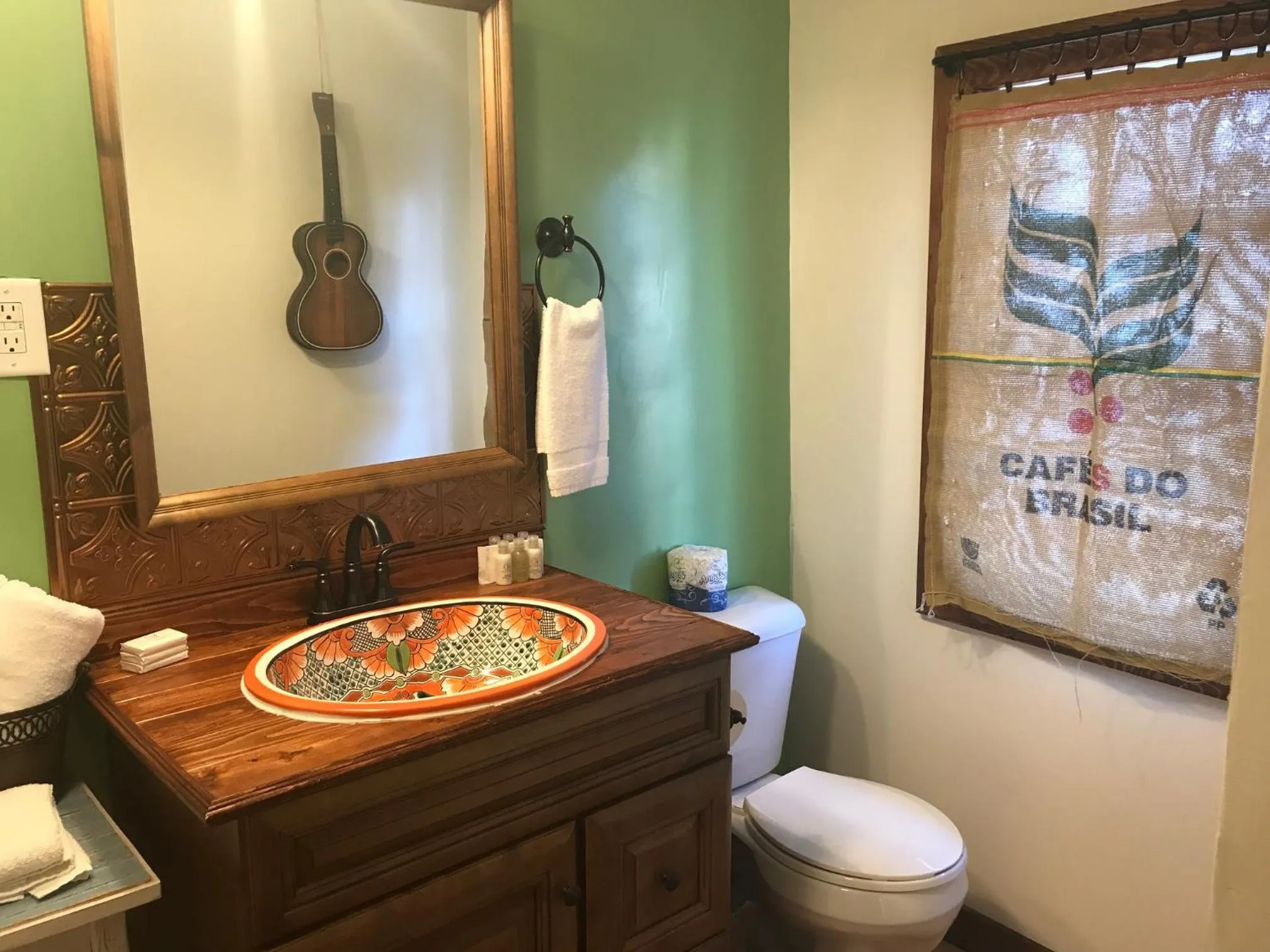 Bathroom in Hotel Kitsmiller on Main