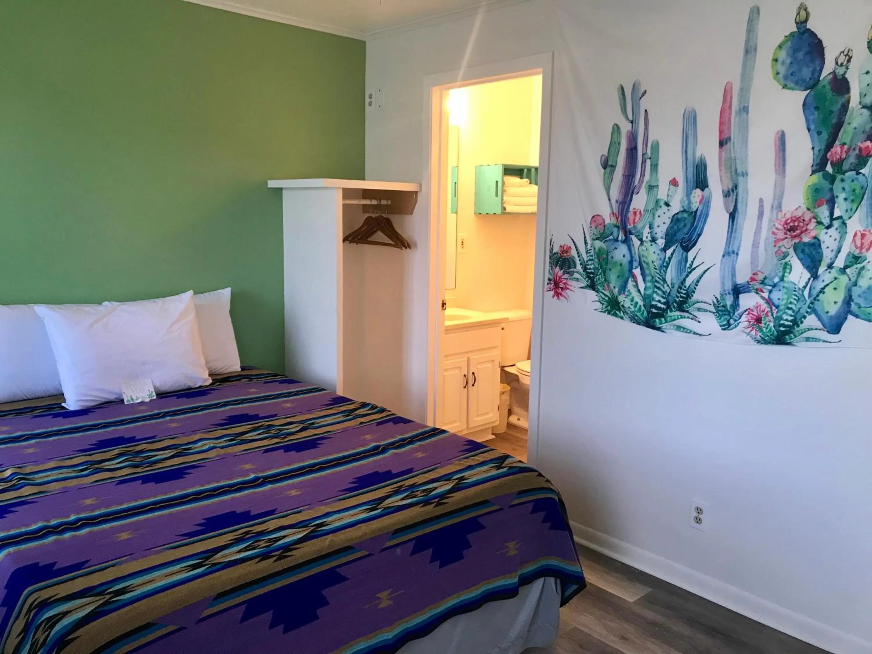 Bed in Hotel Kitsmiller on Main