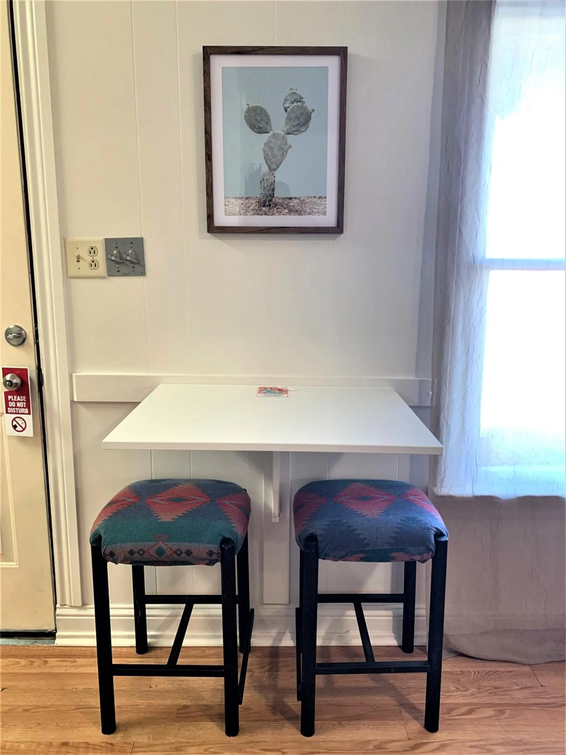 Seating area in Hotel Kitsmiller on Main