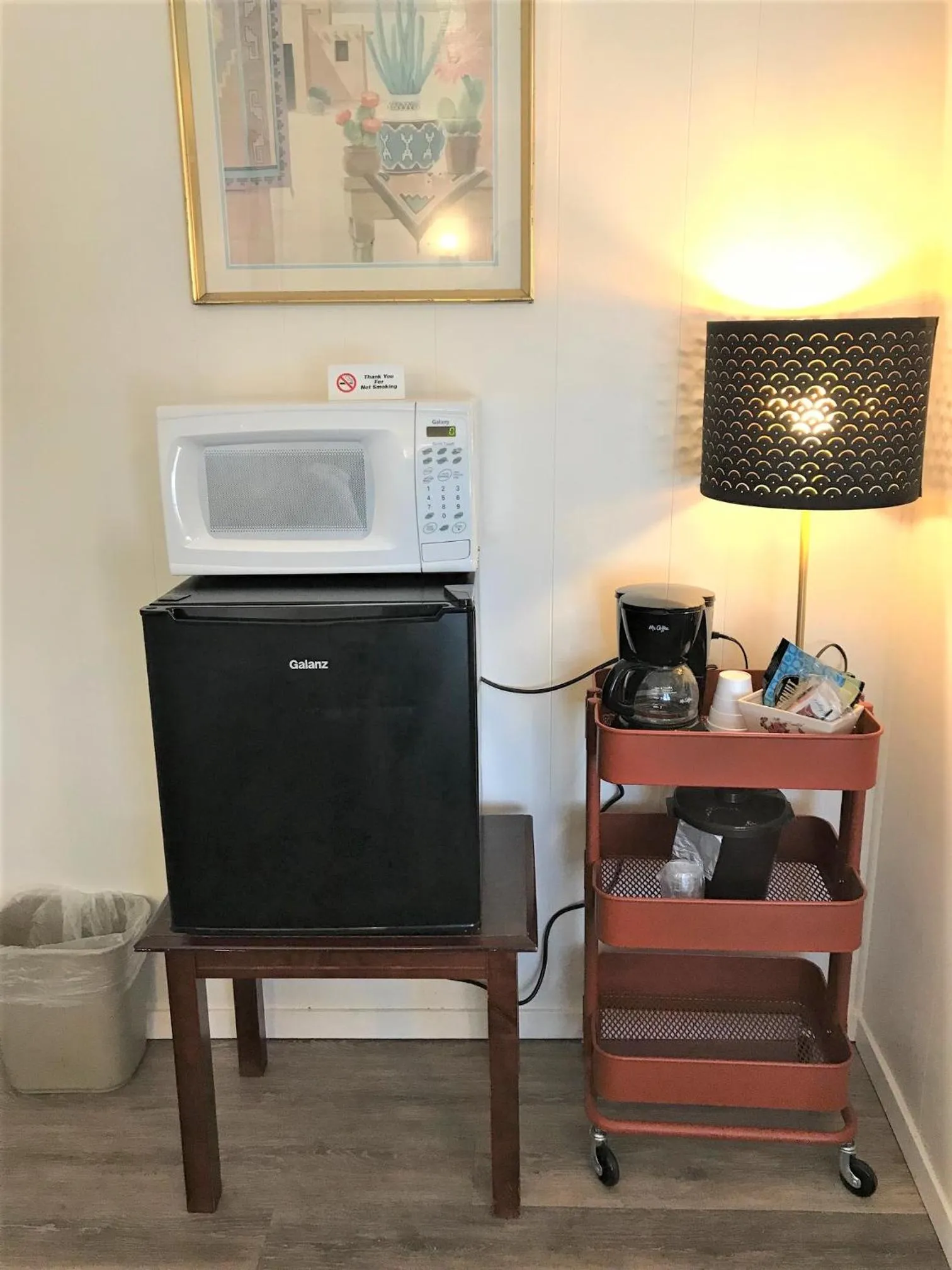 Coffee/tea facilities in Hotel Kitsmiller on Main