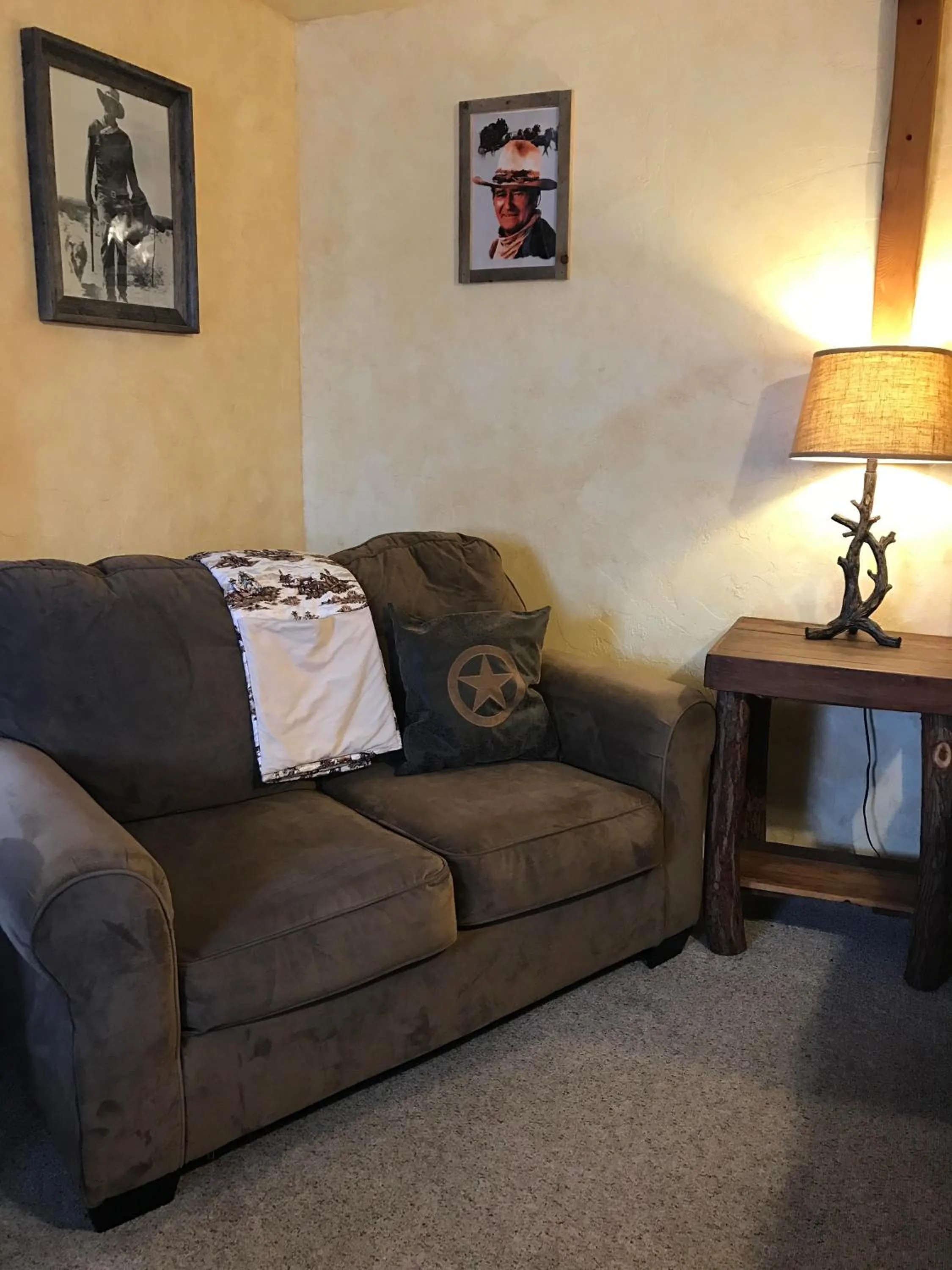 Seating area in Hotel Kitsmiller on Main