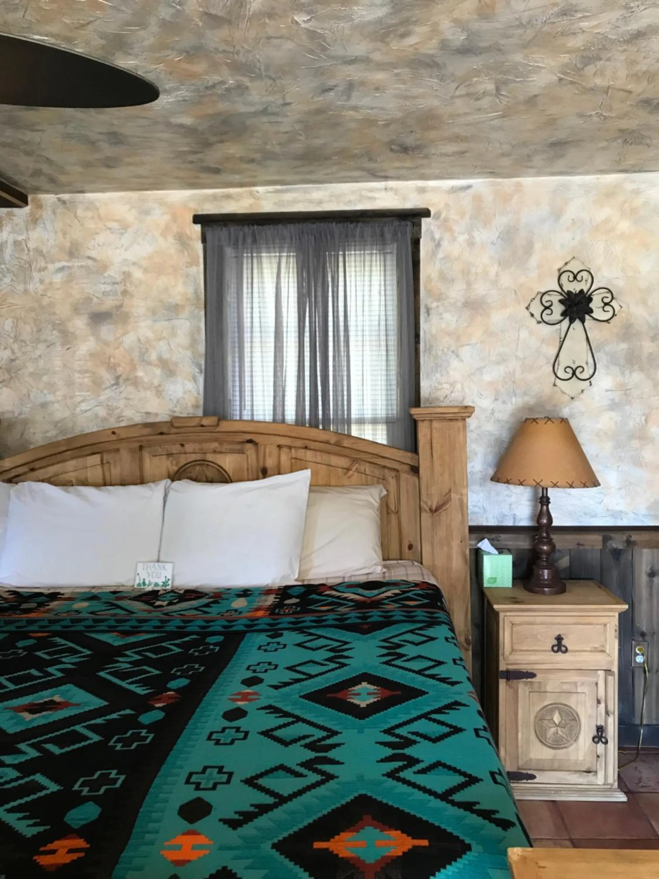 Bed in Hotel Kitsmiller on Main