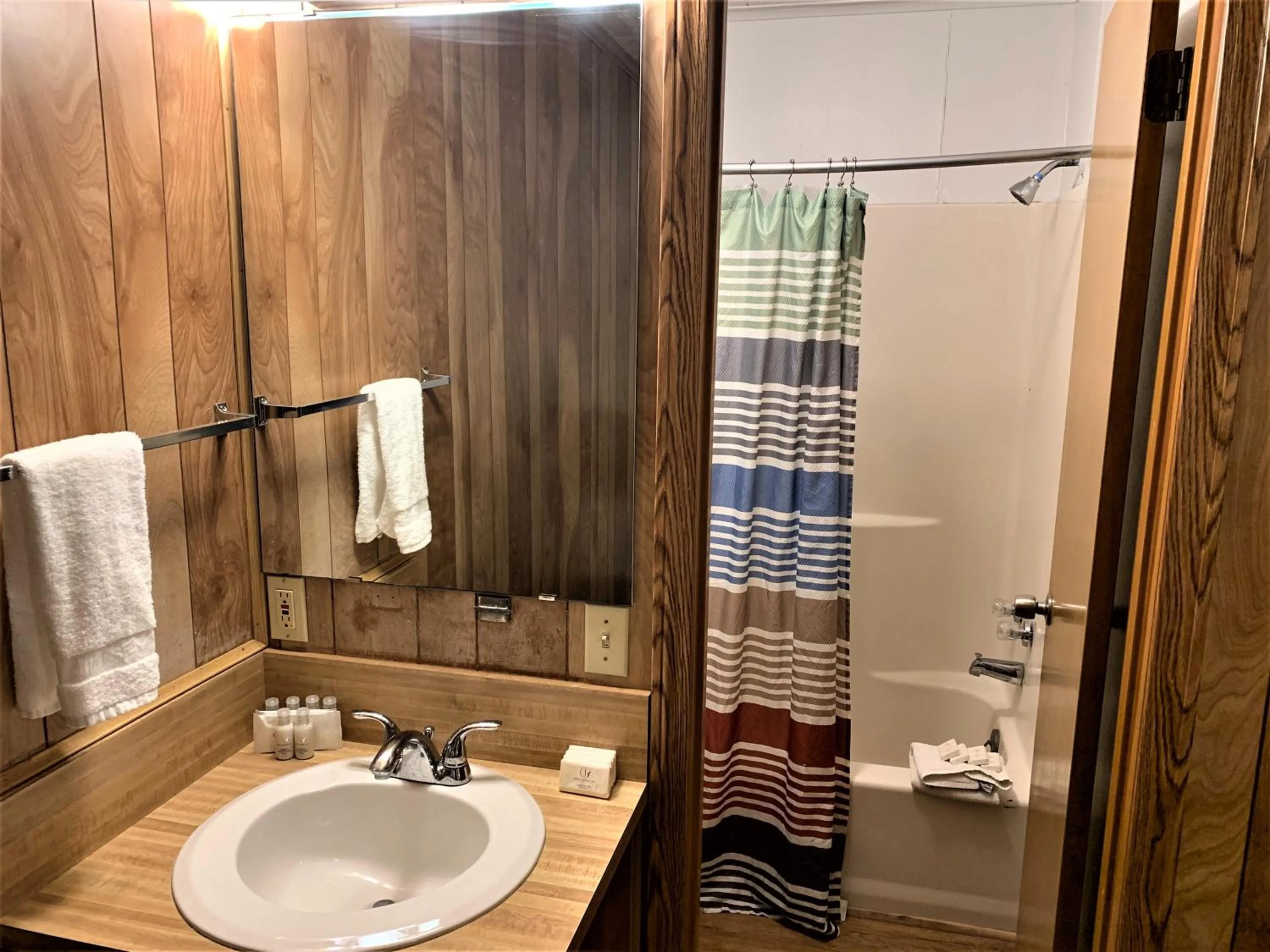 Bathroom in Hotel Kitsmiller on Main