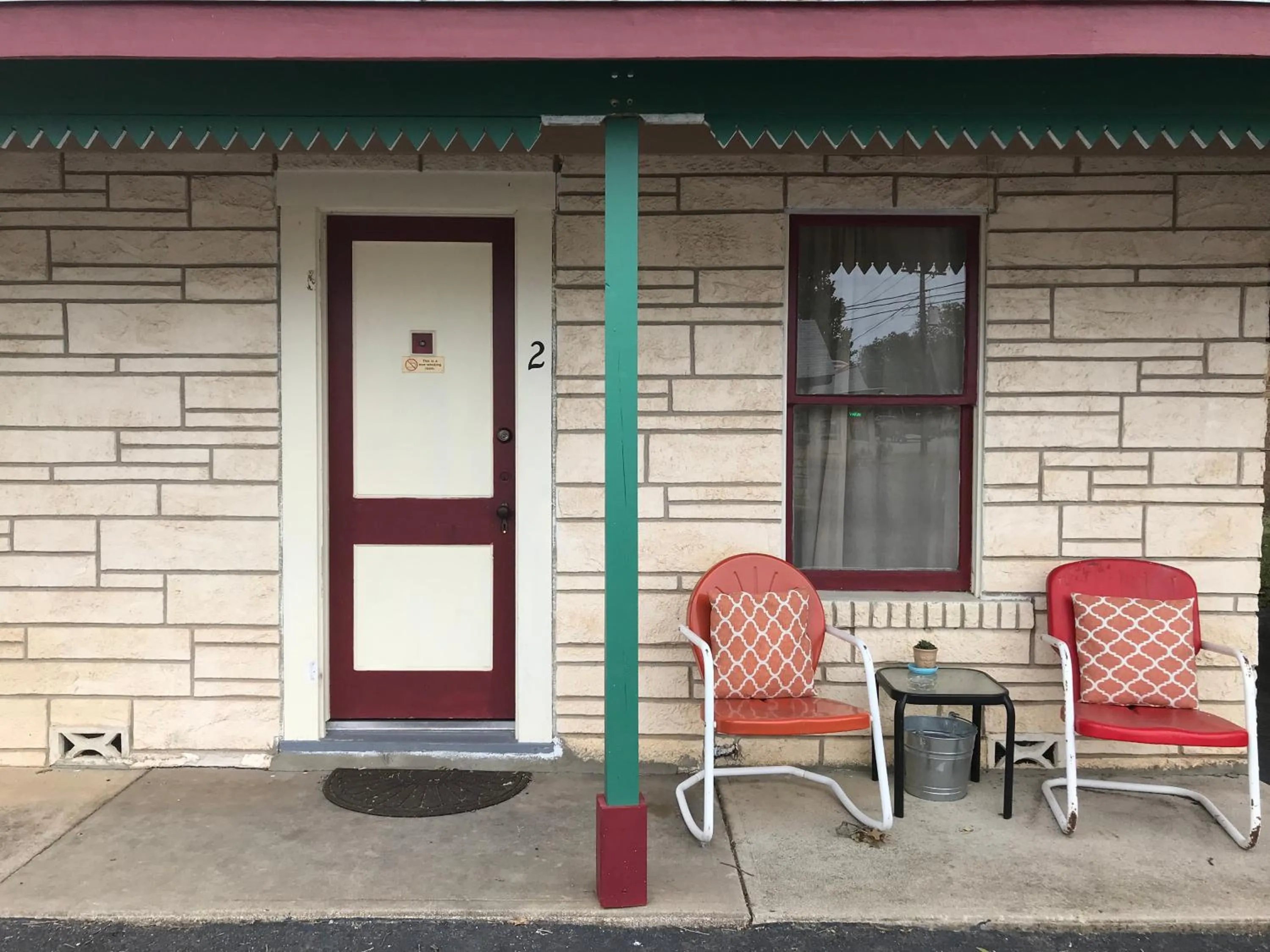 Facade/entrance in Hotel Kitsmiller on Main