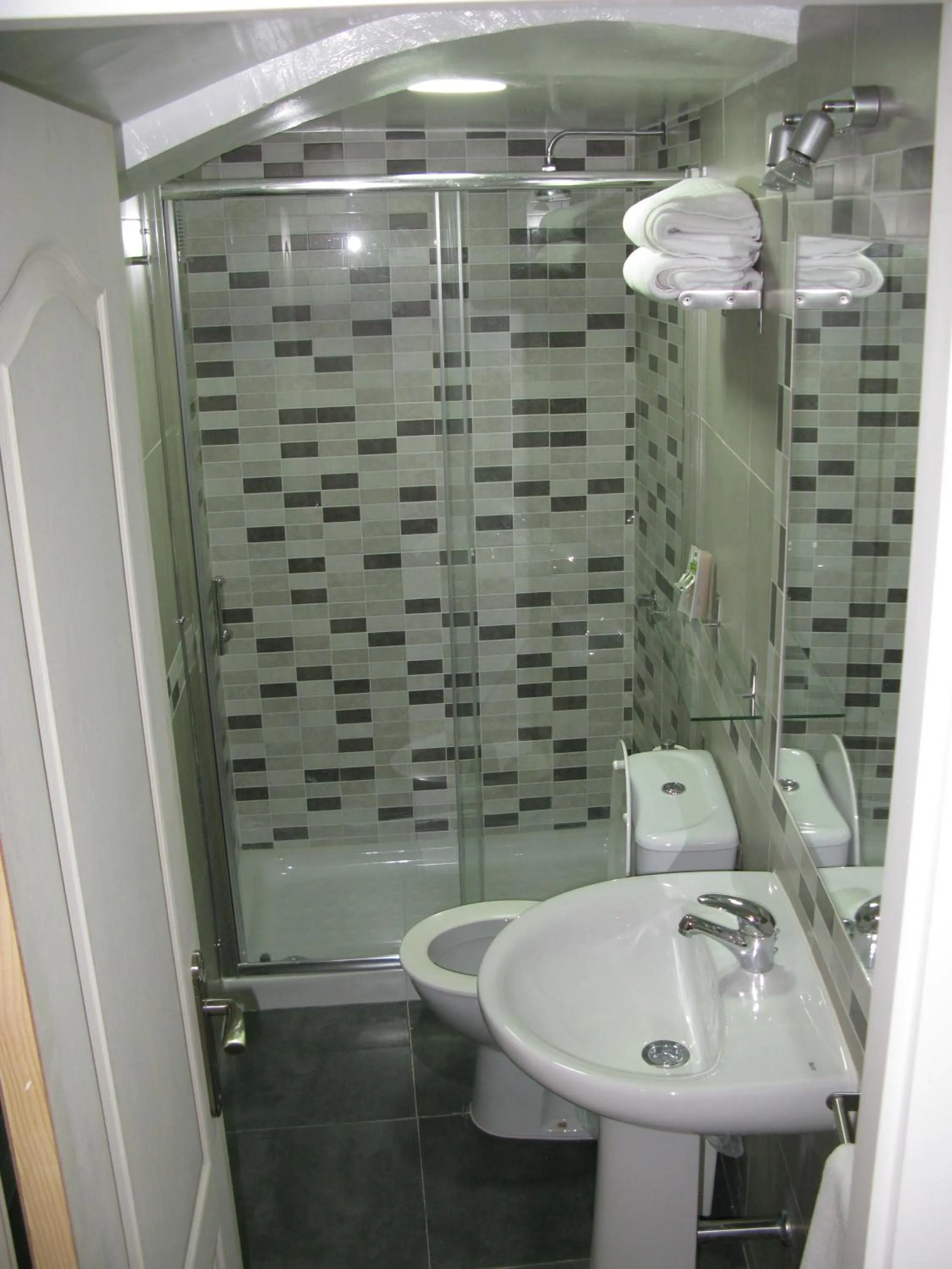 Shower in Pension Azahar