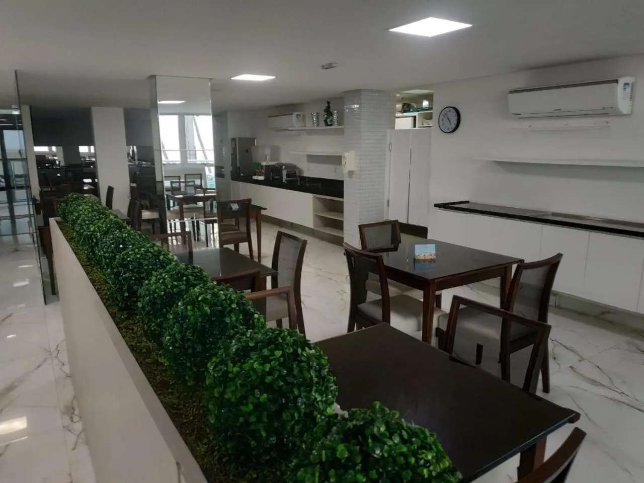 Restaurant/places to eat in Val Atlantic Hotel