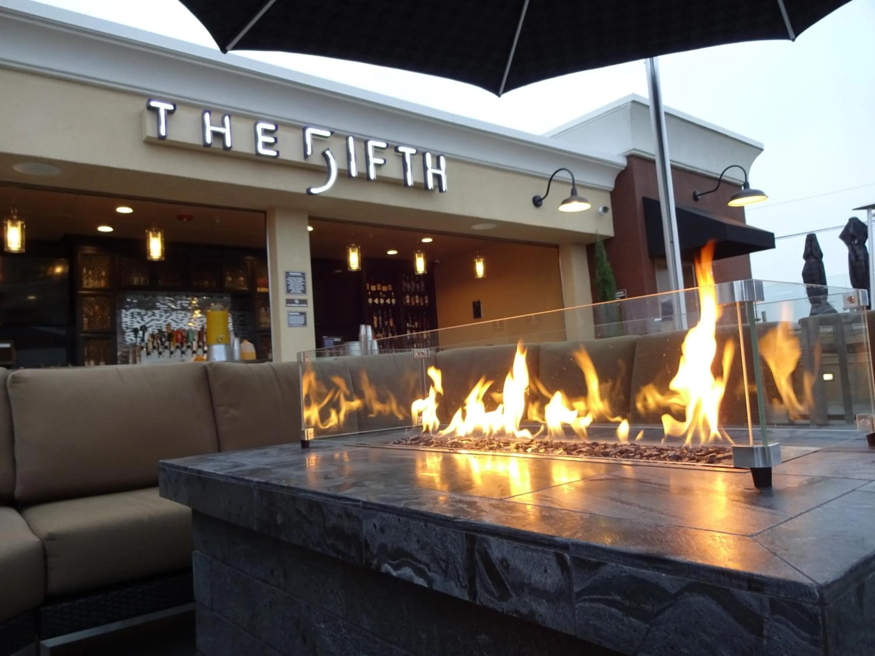 Restaurant/places to eat in Grand Legacy At The Park