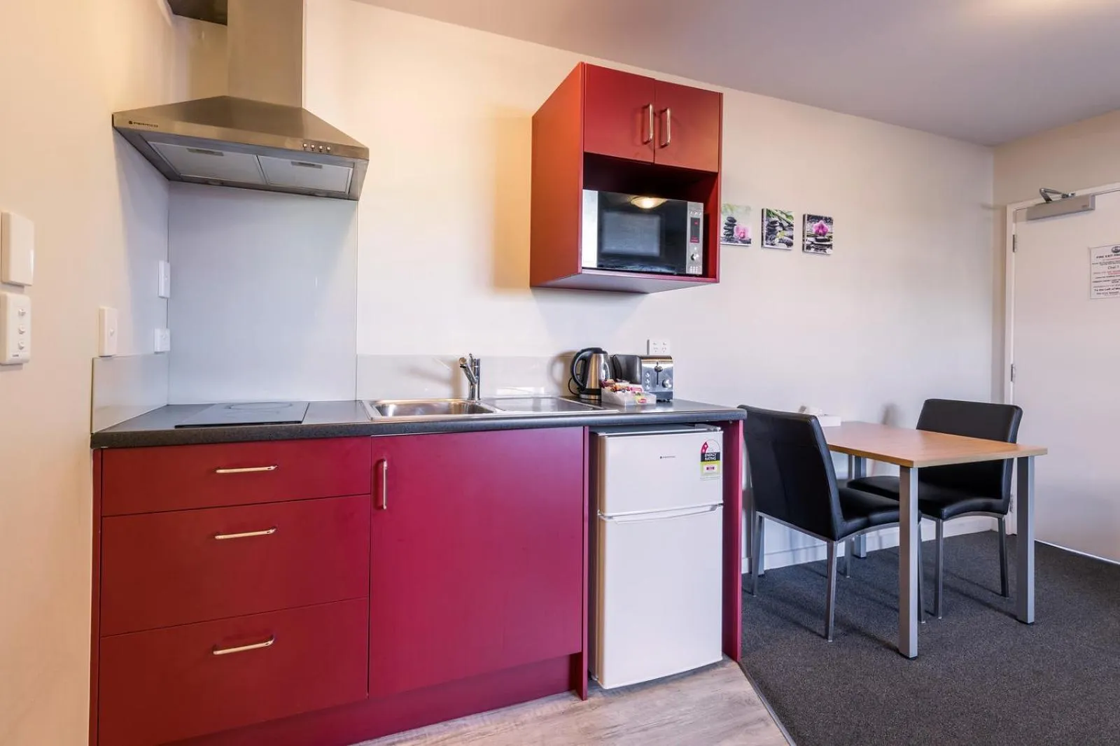 Kitchen or kitchenette in C-Motel