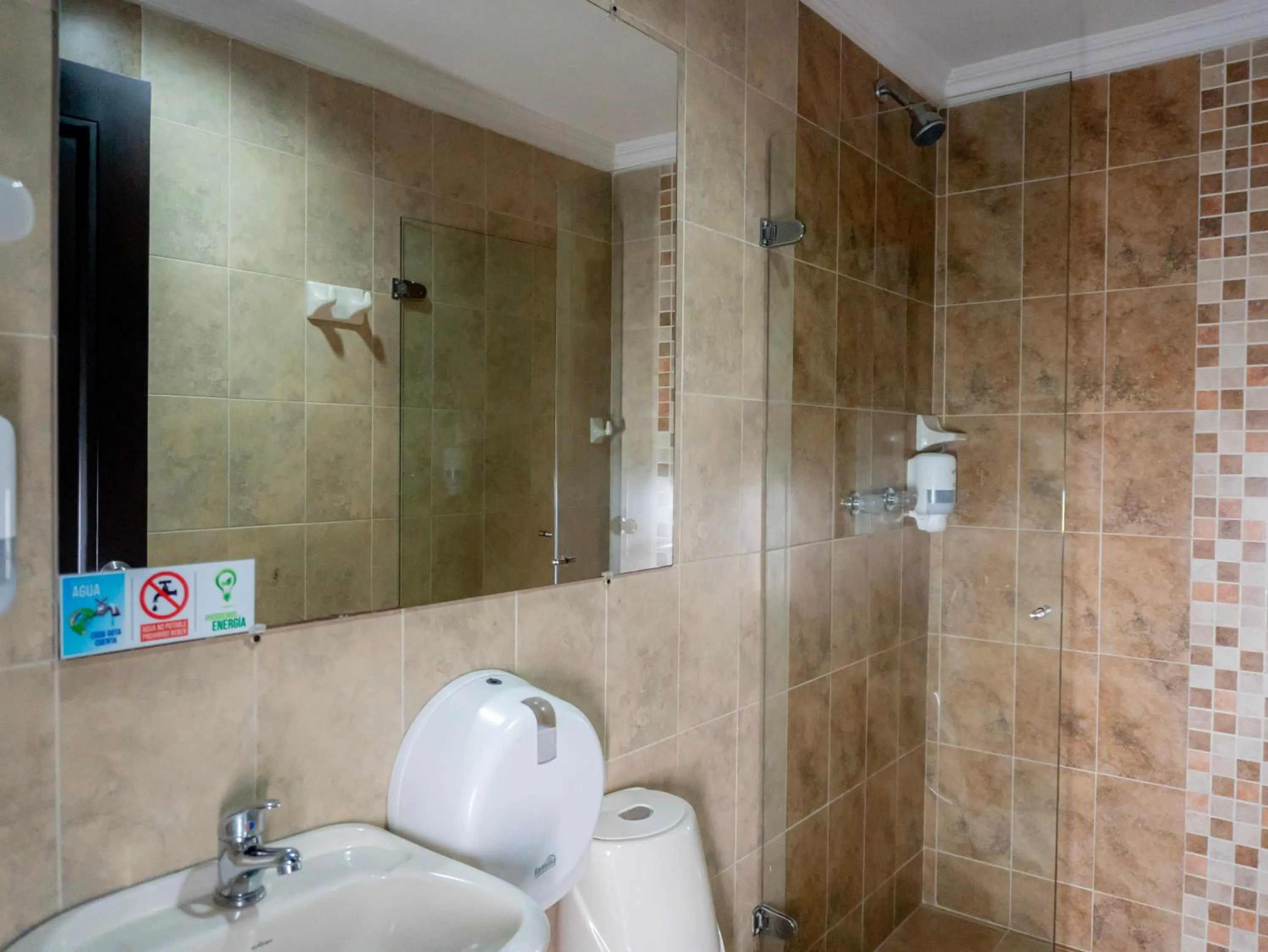 Shower in Hotel Andinos Plaza Pitalito