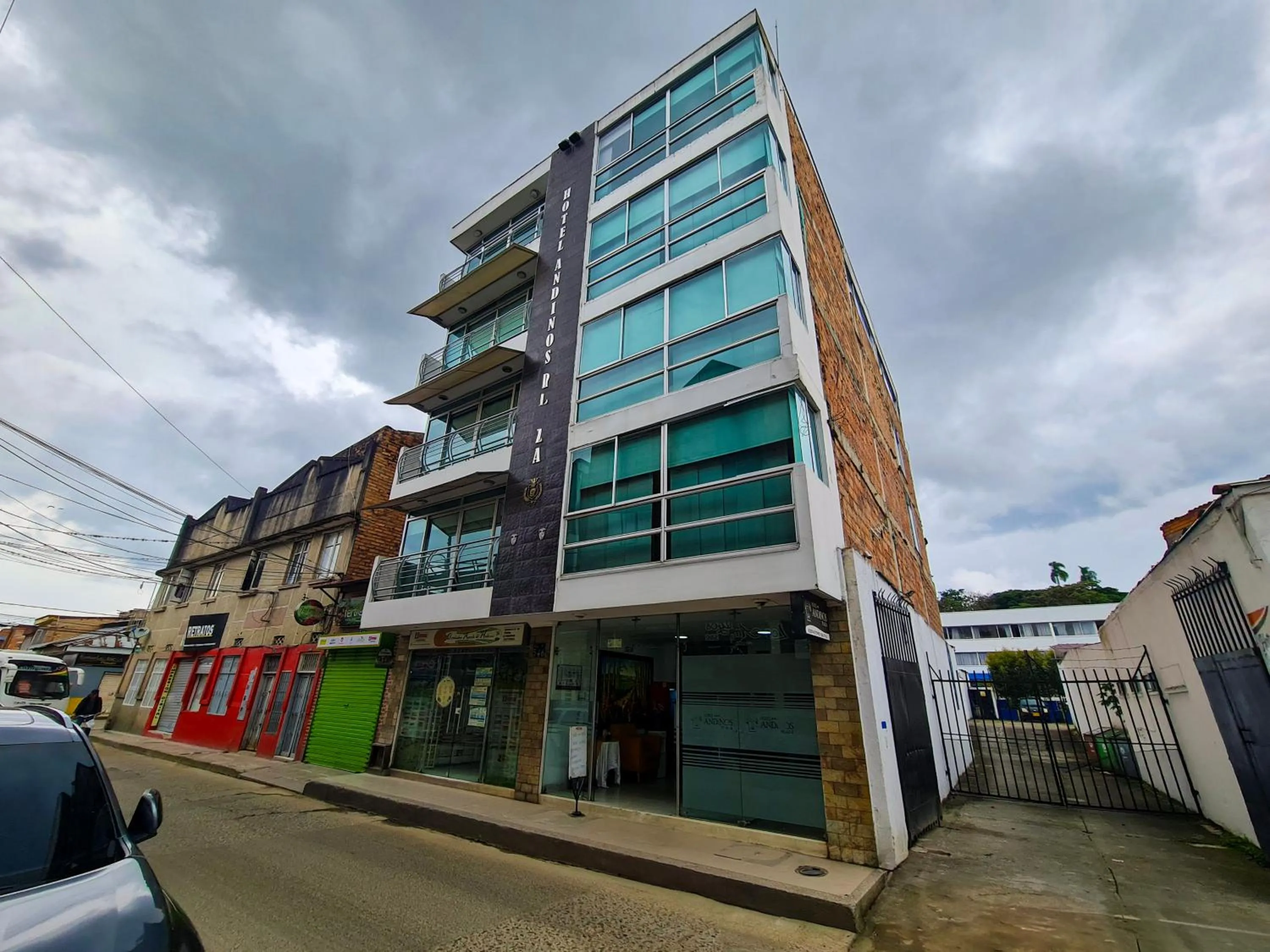 Property building in Hotel Andinos Plaza Pitalito