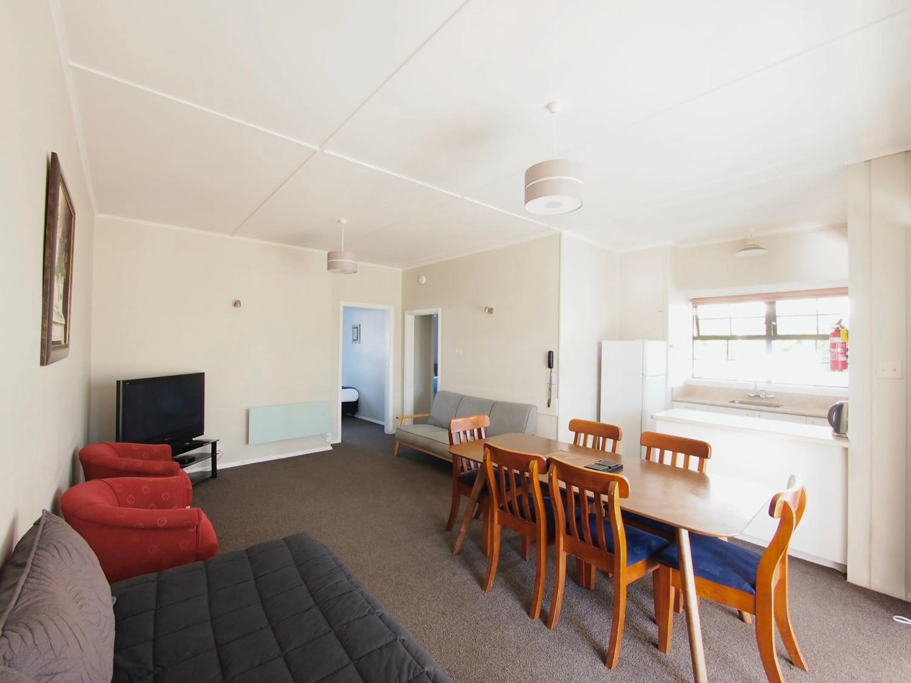 Living room in Riverlodge Motel