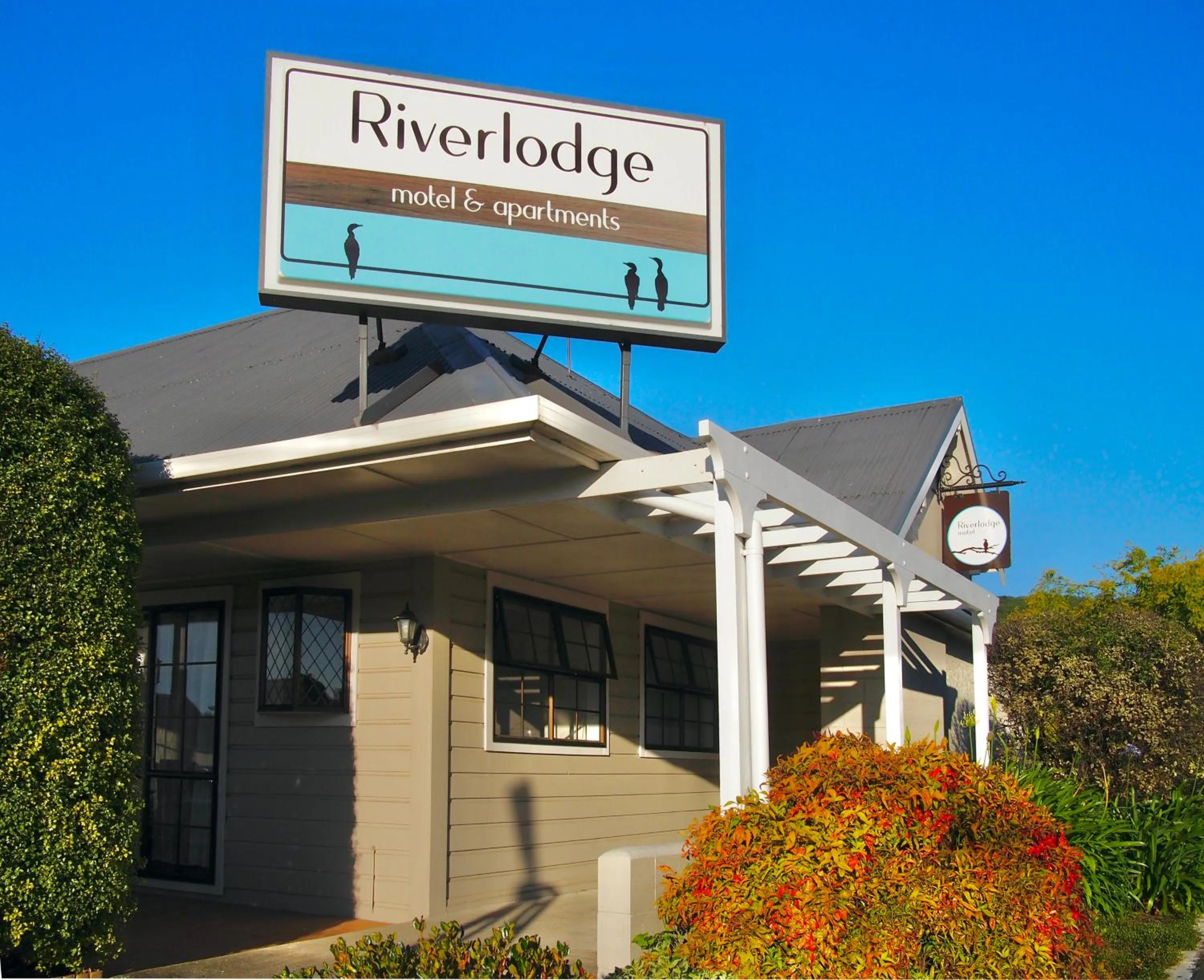Property logo or sign in Riverlodge Motel