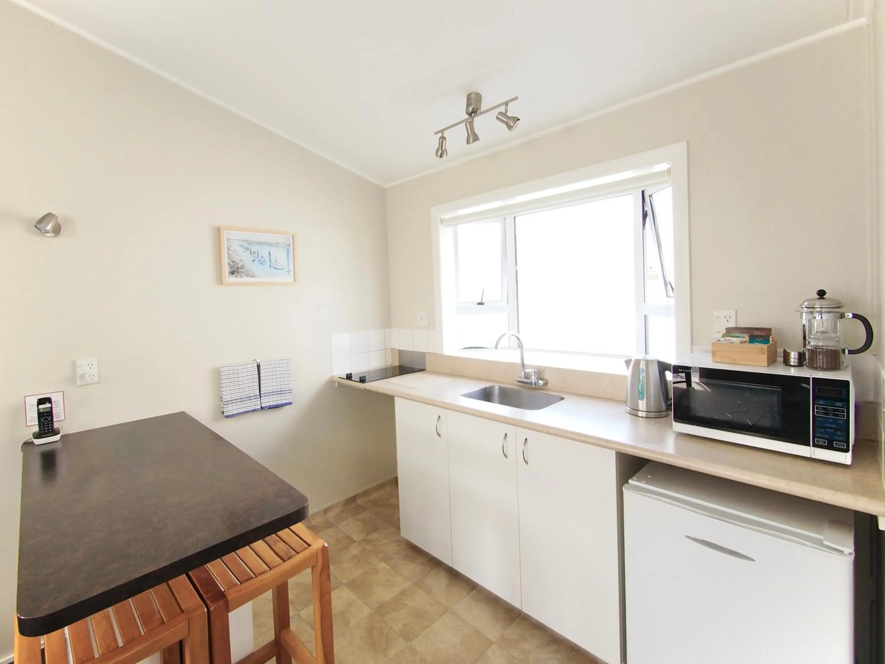 Kitchen or kitchenette in Riverlodge Motel