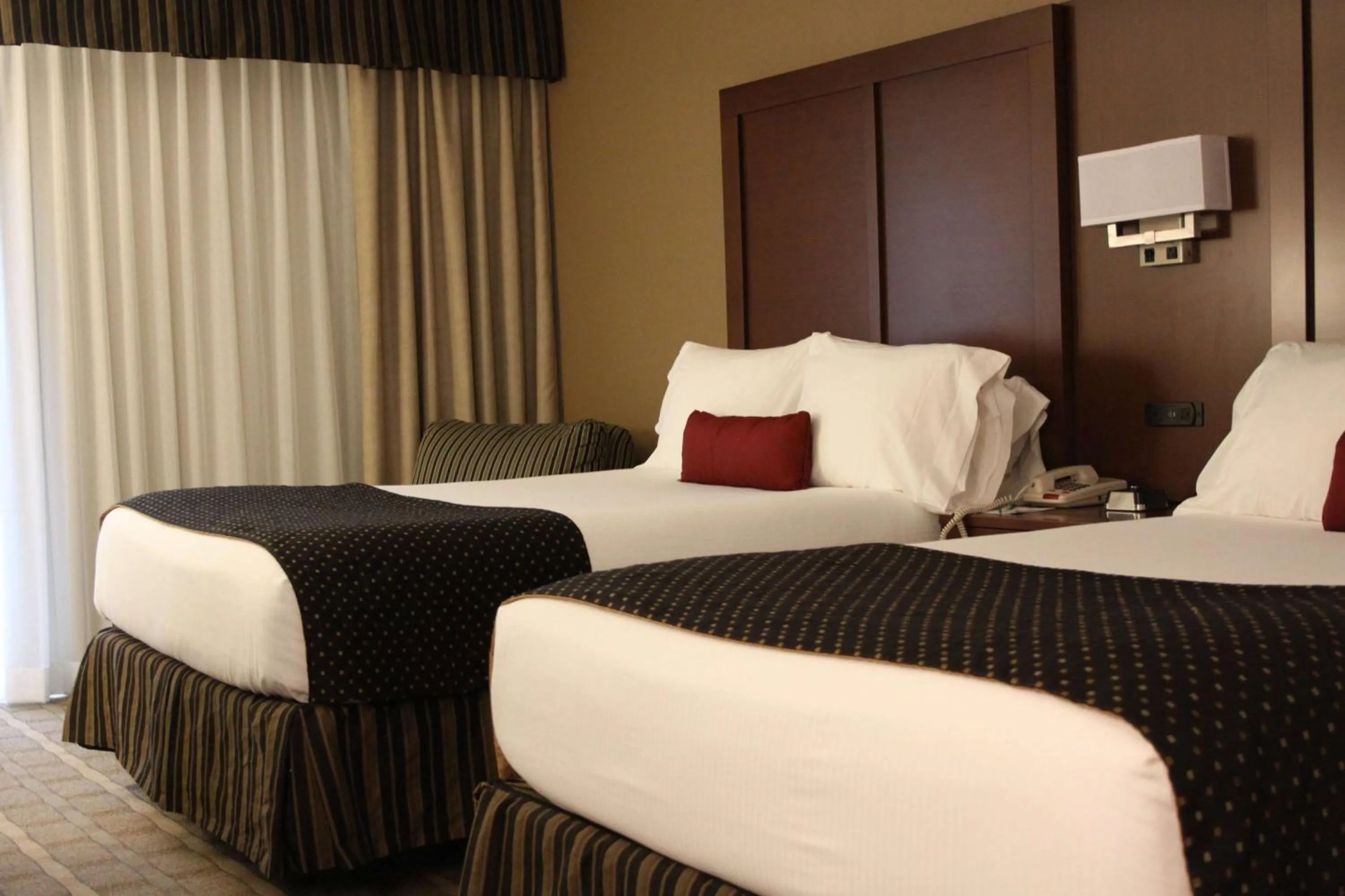 Photo of the whole room, Bed in Wyndham Garden Warsaw