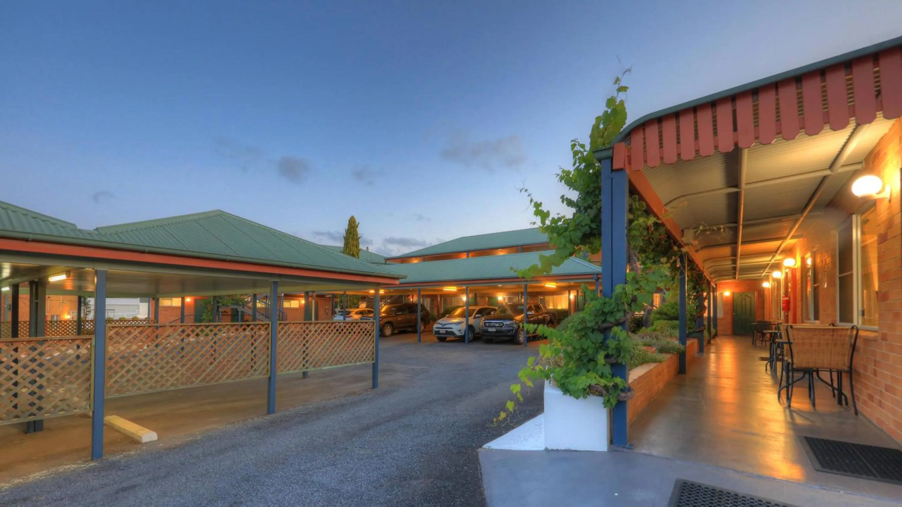 The Vines Motel & Cottages