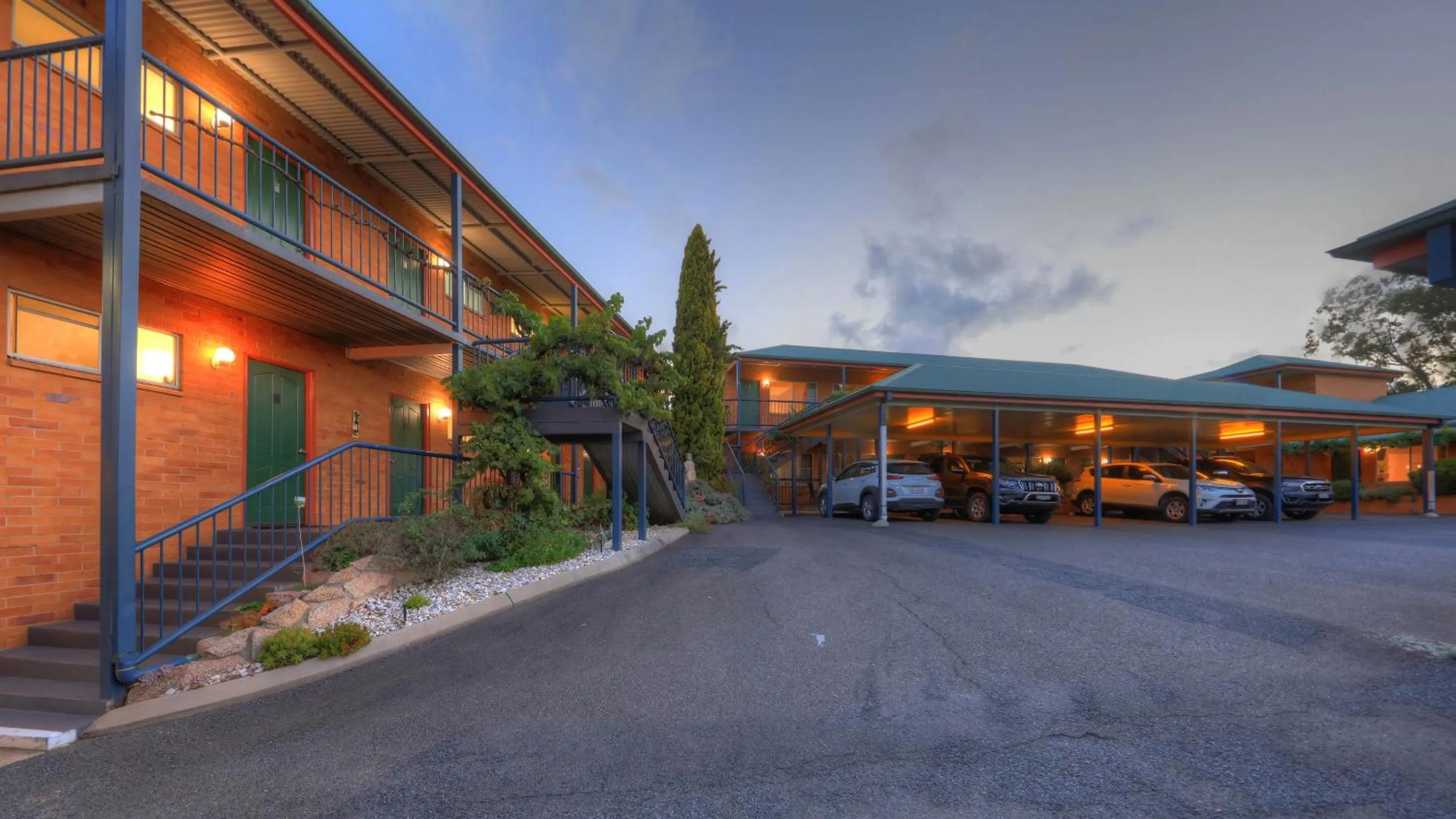 The Vines Motel & Cottages