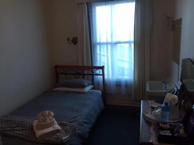 Photo of the whole room, Bed in The Kentish Hotel