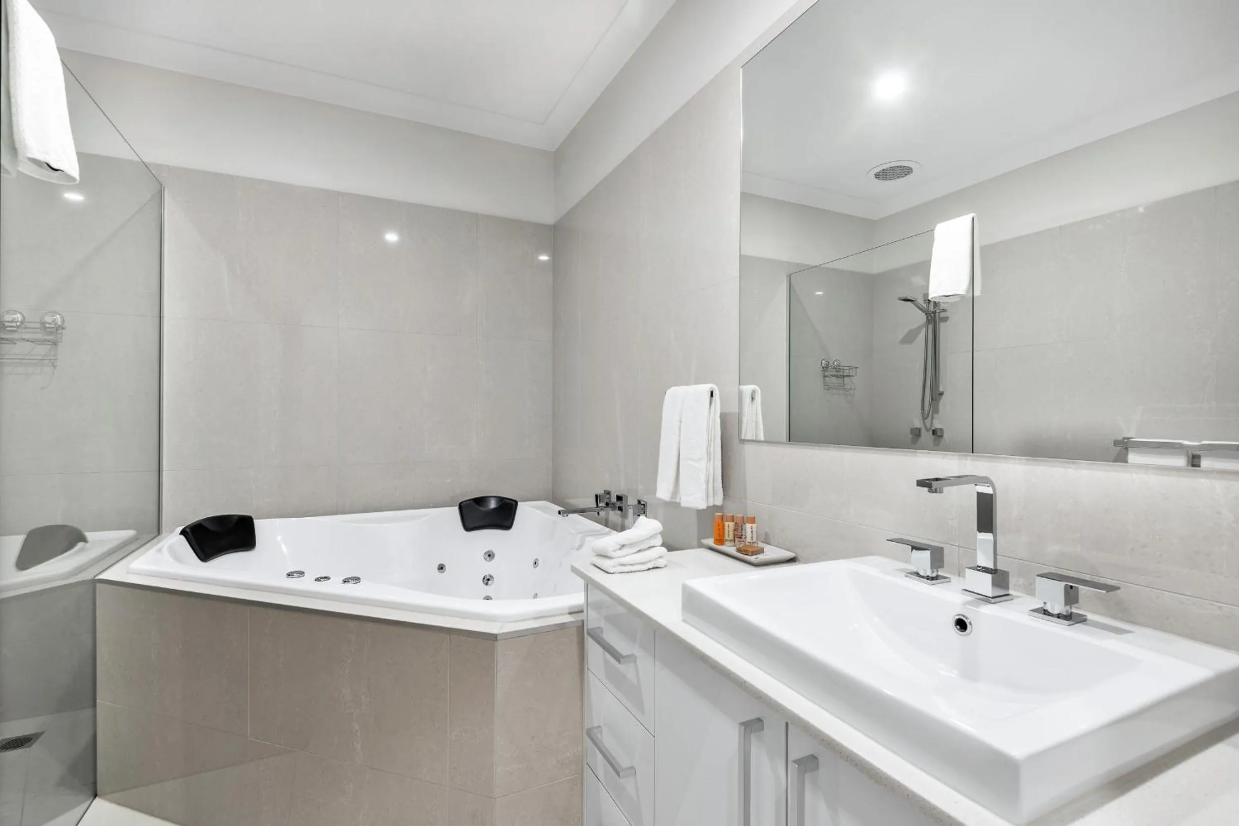 Bath in The Oxley Estate